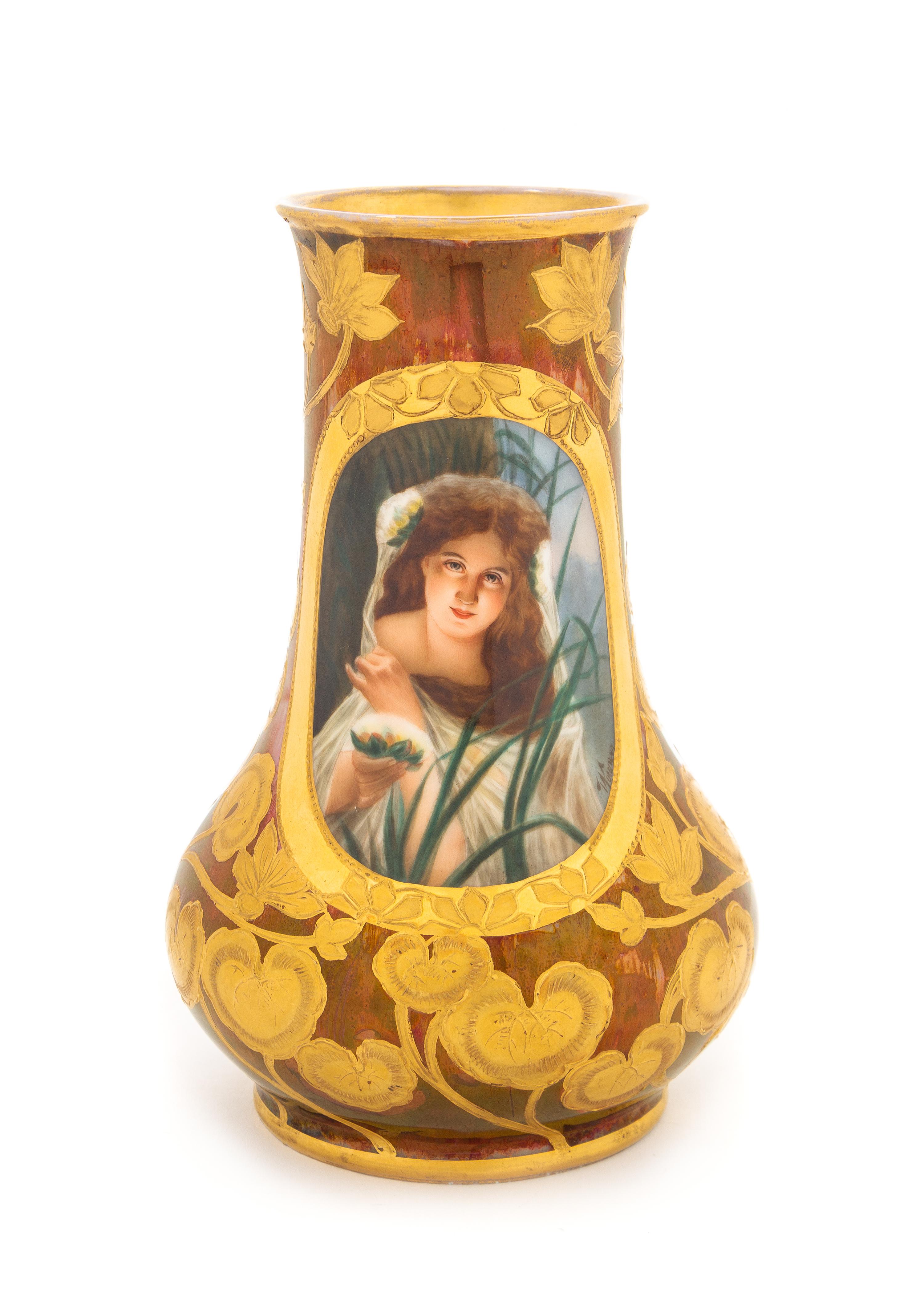 A Vienna Porcelain Vase Height 7 1/8 inches. — 19TH CENTURY
