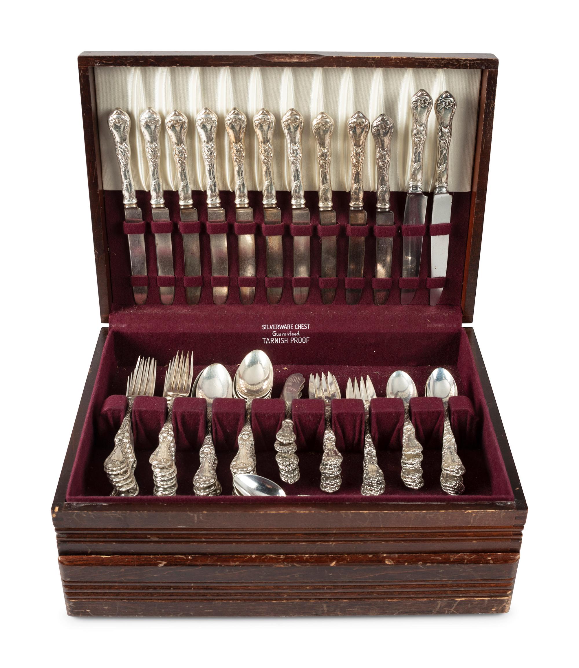 A Reed and Barton 'Le Cinq Fleurs' Silver Flatware Service