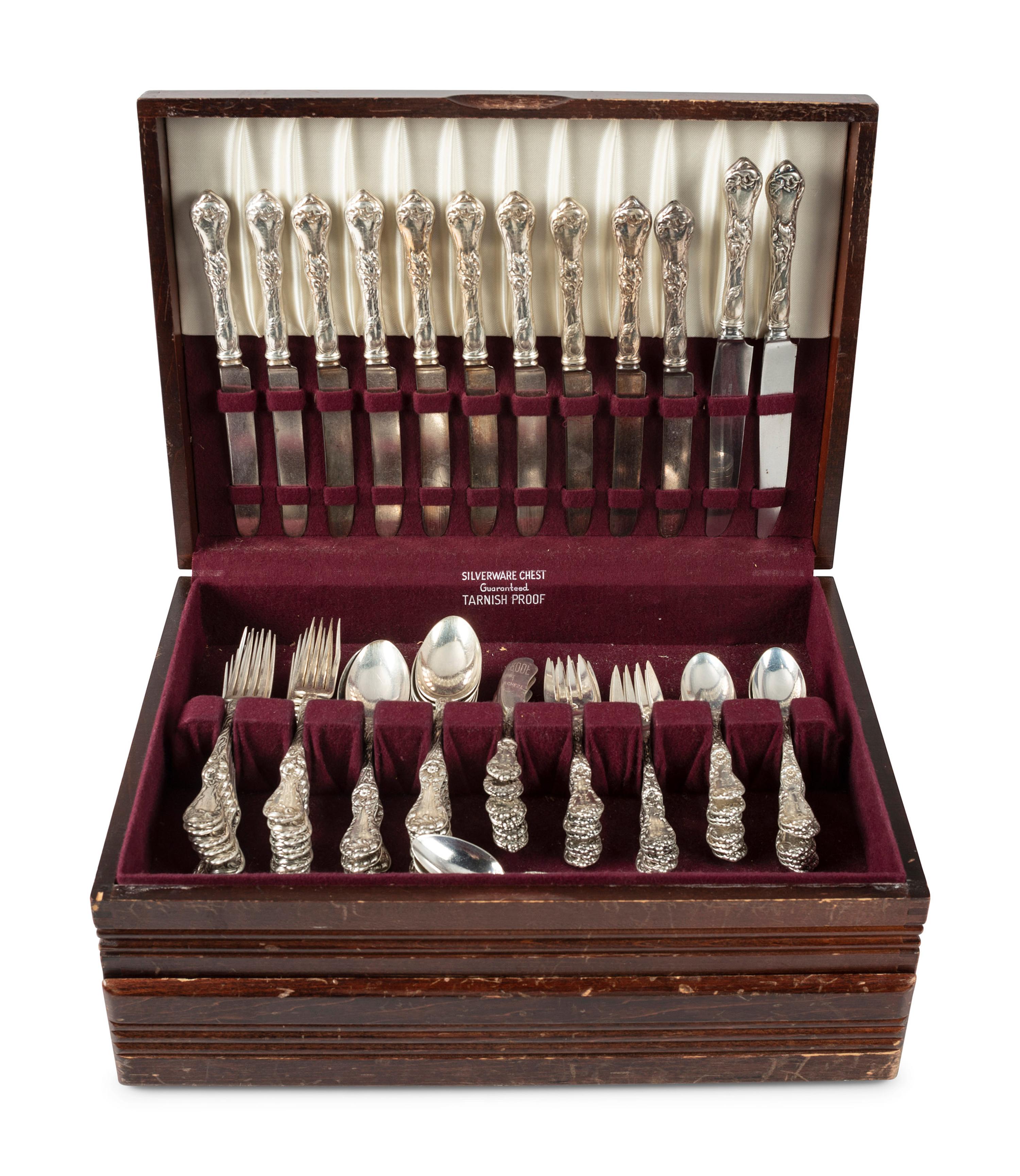 A Reed and Barton 'Le Cinq Fleurs' Silver Flatware Service