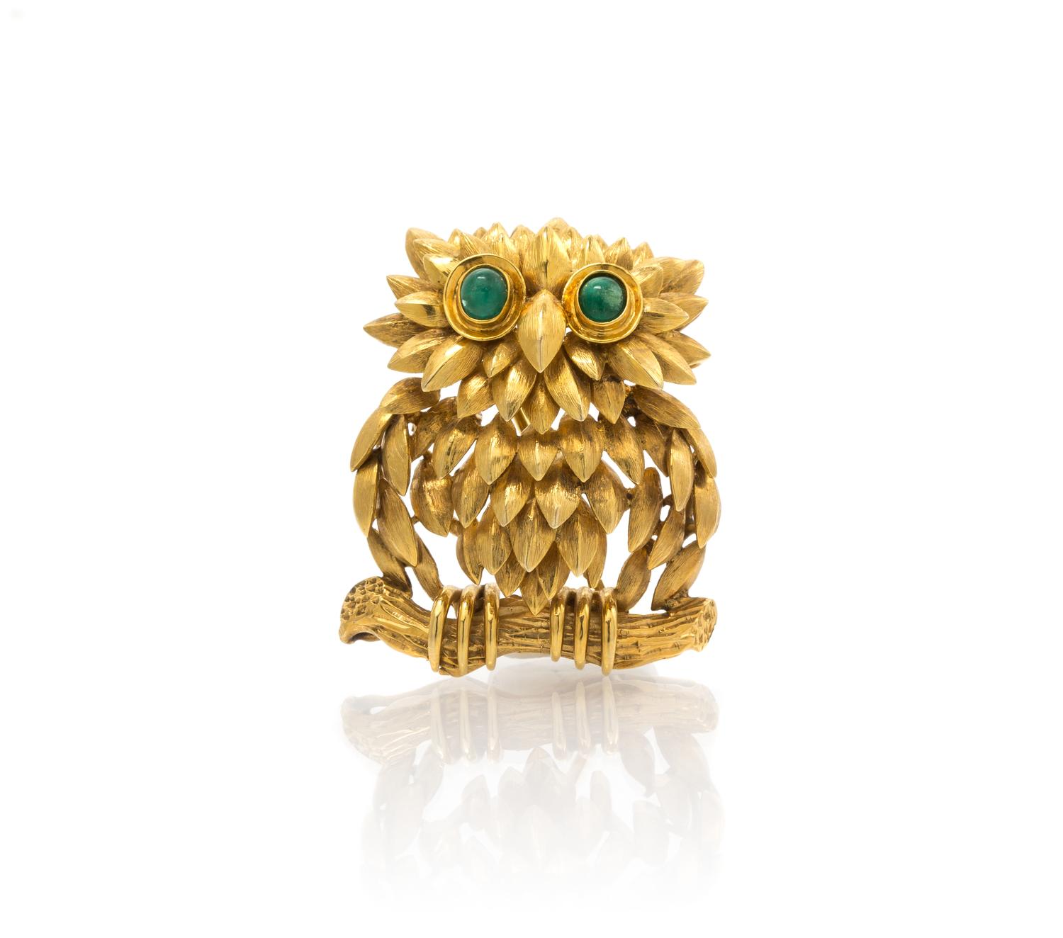 A 14 Karat Yellow Gold and Emerald Owl Brooch, 10.00 dwts.
