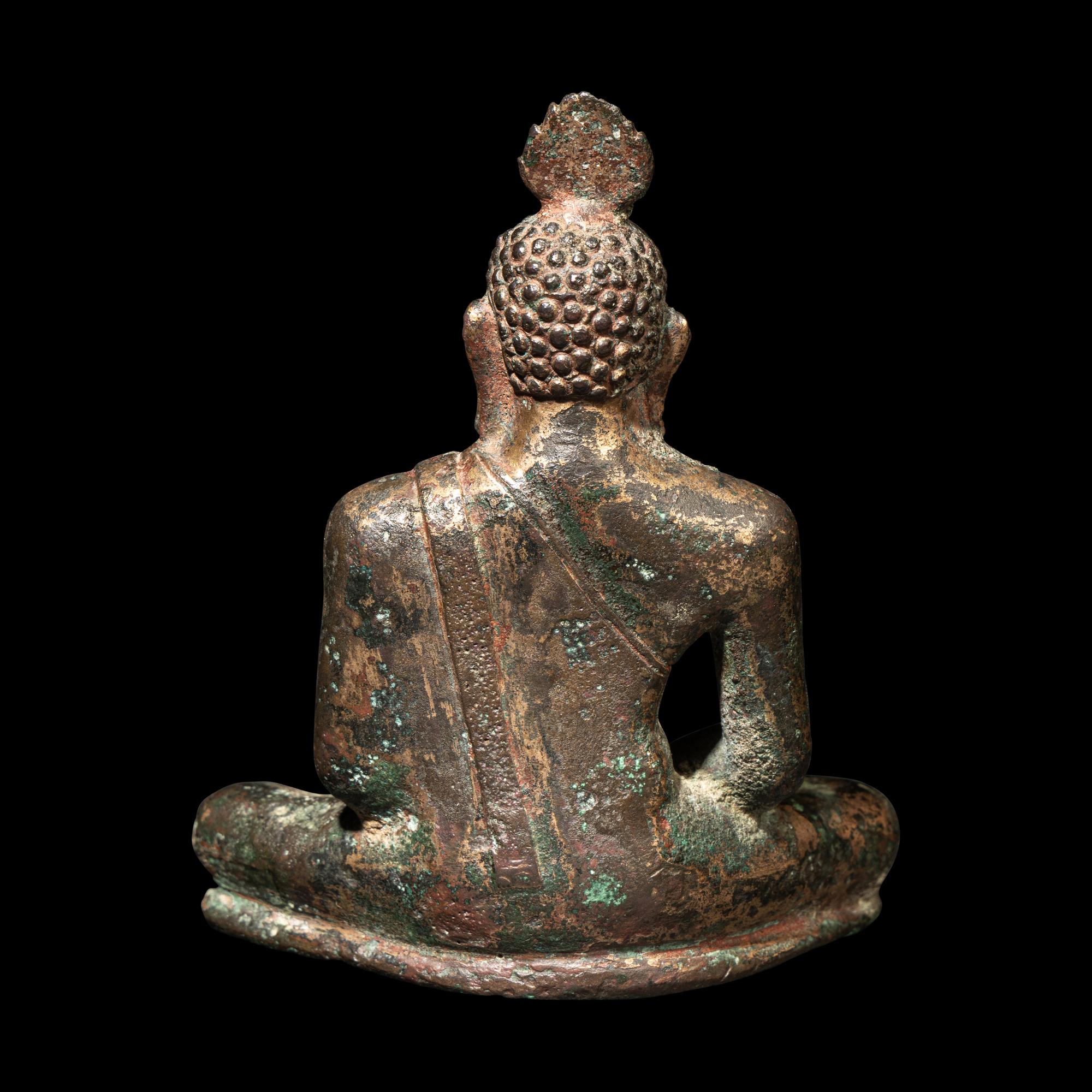 A Sri Lanka Parcel Gilt Bronze Figure of Buddha Shakyamuni, Anuradhapura Period, 6th-7th Century 六-七世紀 斯里蘭卡阿努拉德普勒時期 銅局部鎏金釋迦牟尼坐像