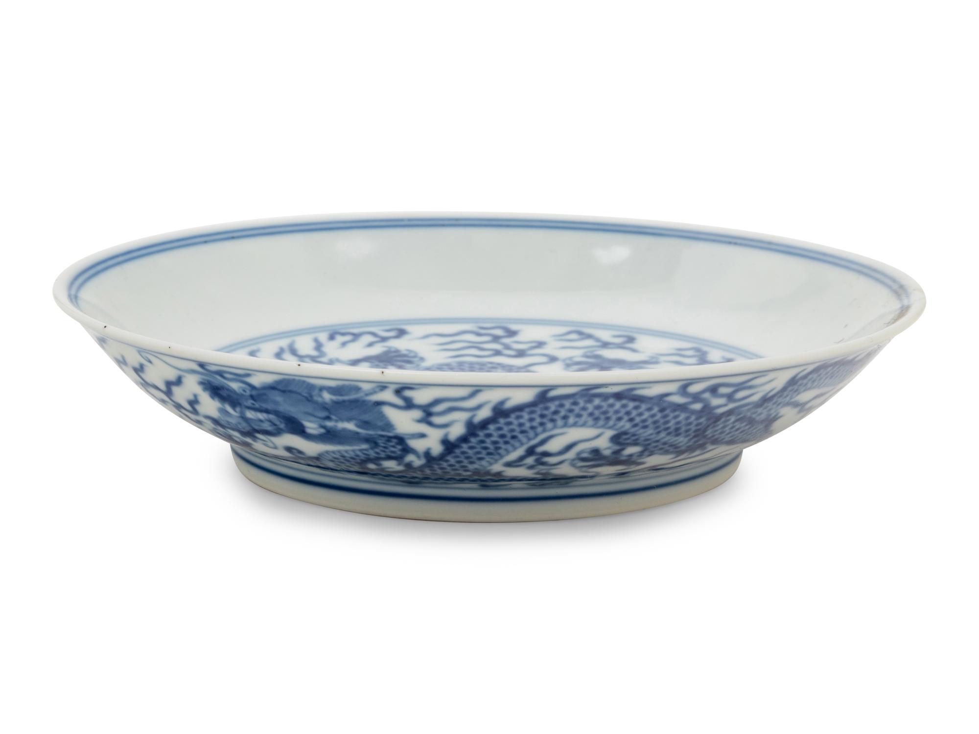 A Blue and White Porcelain 'Dragon' Dish