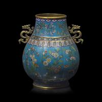 A Chinese Cloisonn é Hu- Form Vase, 19th/20th Century 晚清民國 掐絲琺瑯花卉紋雙龍耳壺