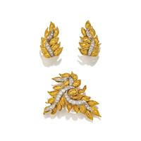 YELLOW GOLD AND DIAMOND BROOCH AND EARRINGS