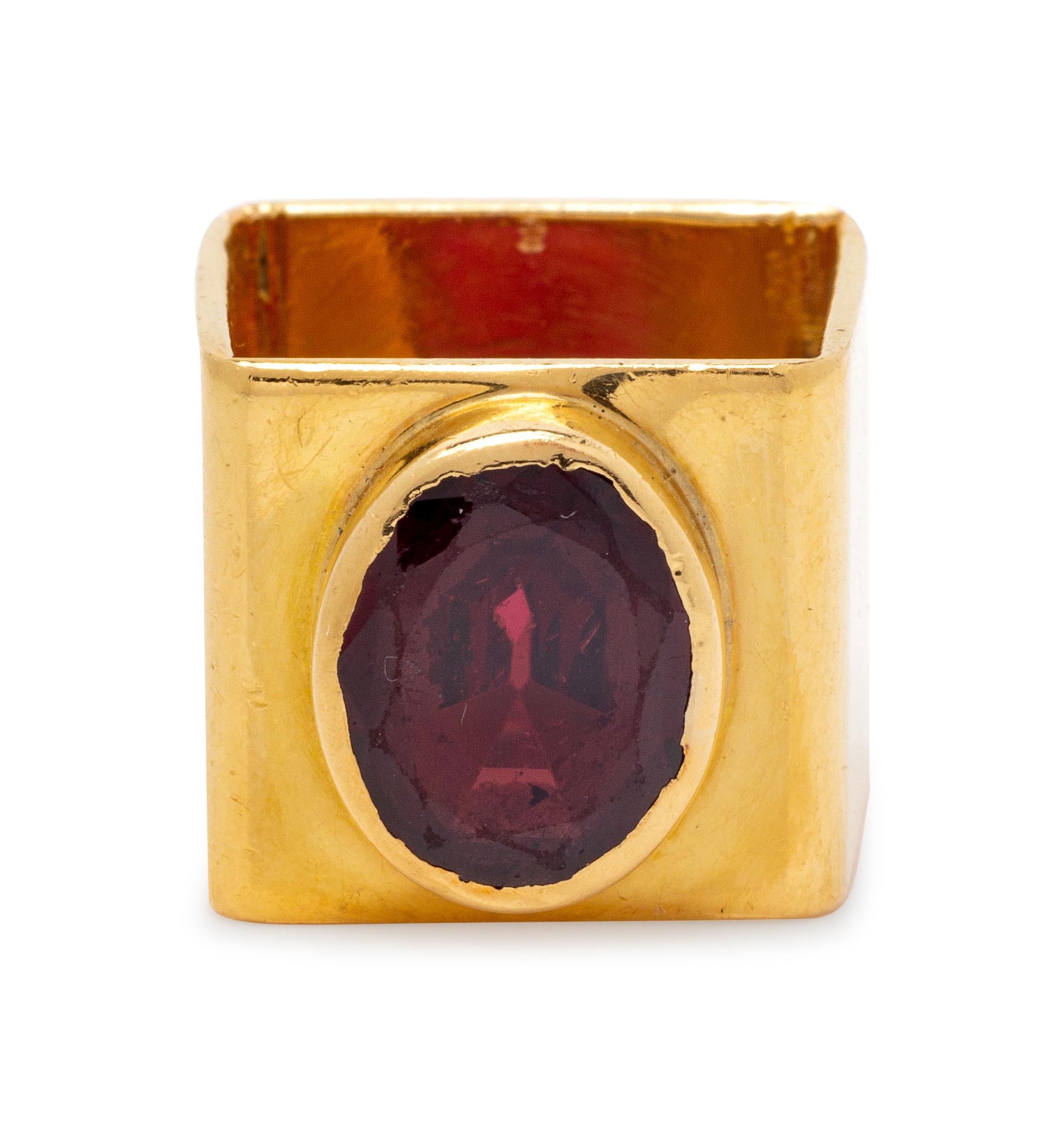 An 18 Karat Yellow Gold and Garnet Ring, Cartier,
