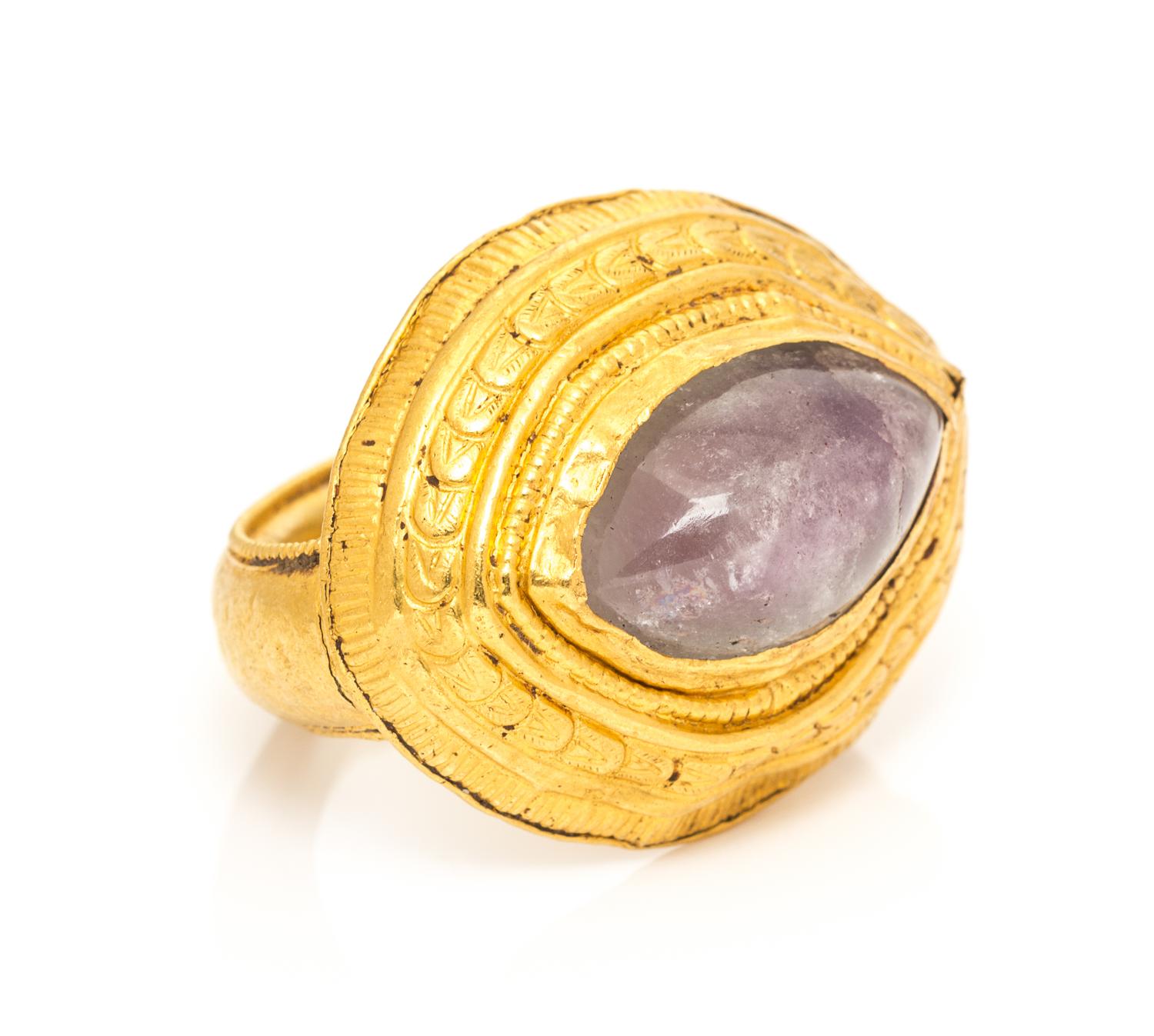 A High Karat Yellow Gold and Rock Crystal Ring, 8.50 dwts.