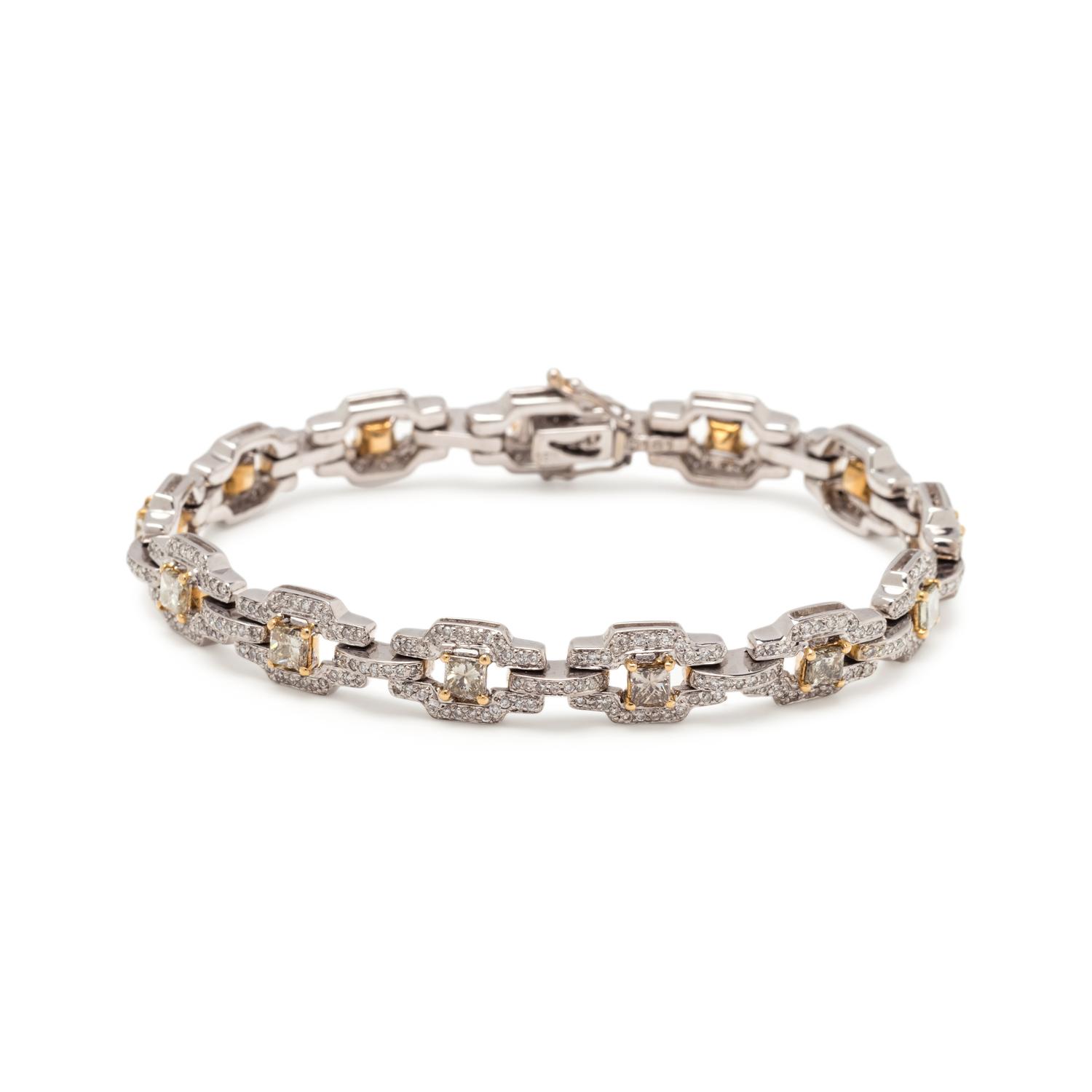 COLORED DIAMOND AND DIAMOND BRACELET