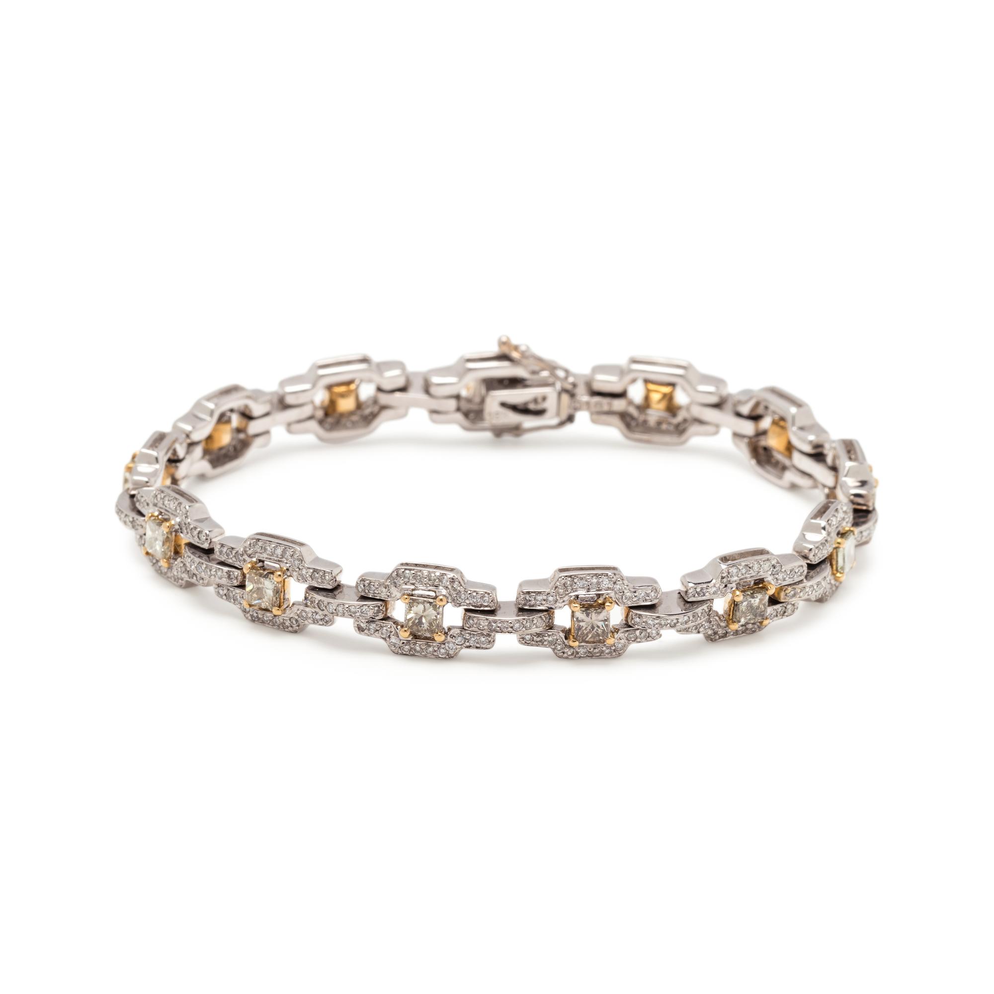 COLORED DIAMOND AND DIAMOND BRACELET