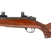 * Weatherby Mark V Deluxe Rifle