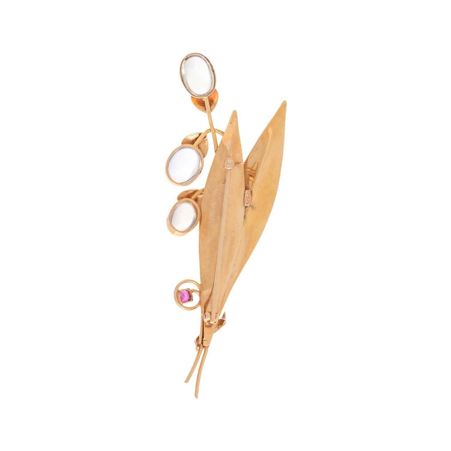 YELLOW GOLD, MOONSTONE AND RUBY BROOCH