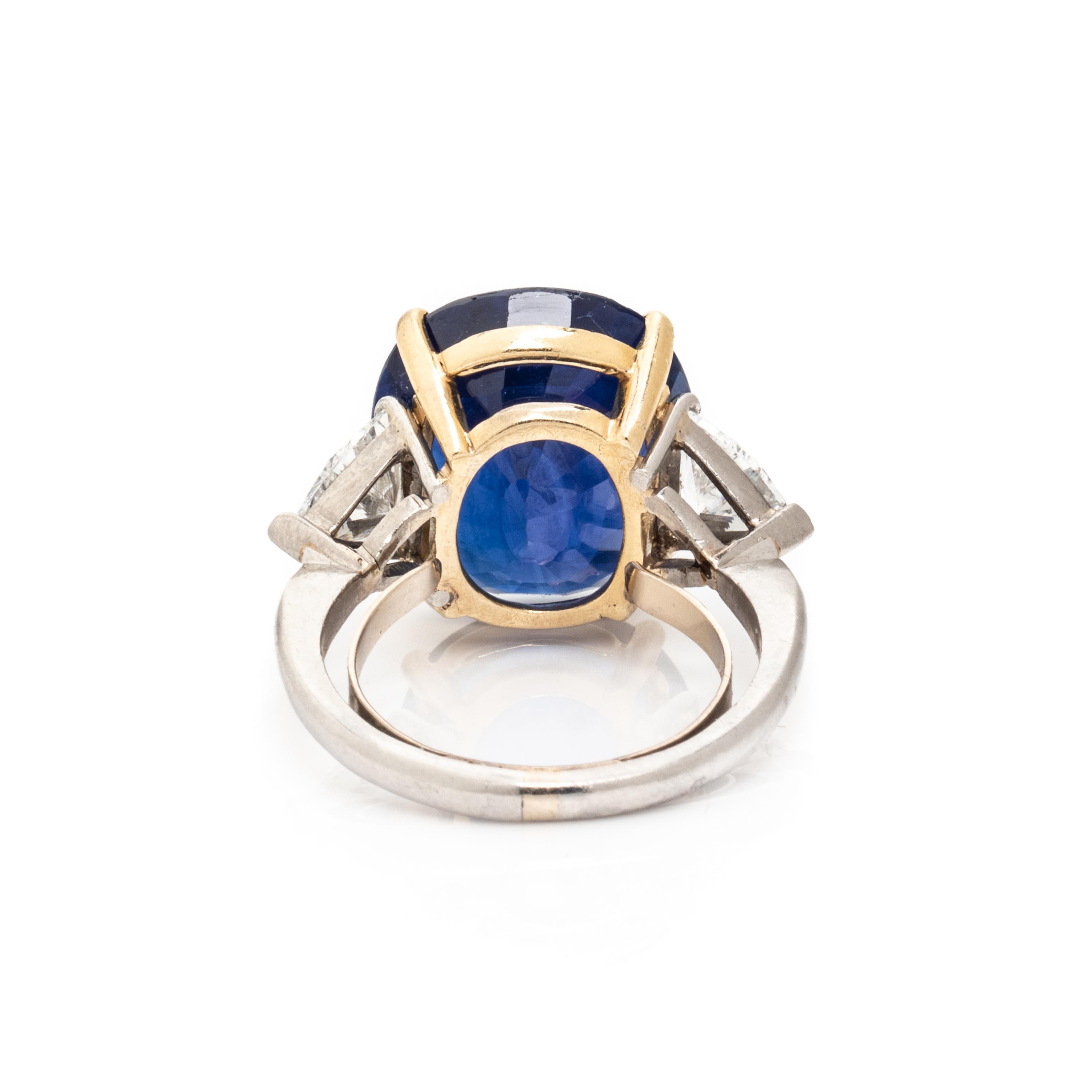 SAPPHIRE AND DIAMOND RING