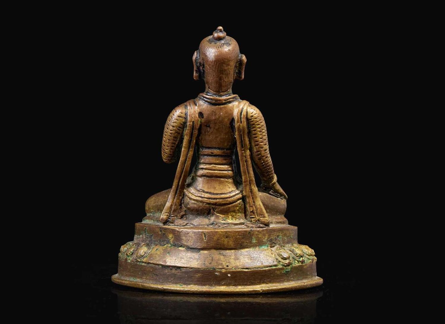 A small Himalayan (possibly Nepalese) figure of a seated attendant or donor 喜馬拉雅或尼泊爾坐像一尊