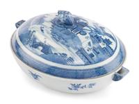 A Canton Export Porcelain Covered Warming Dish