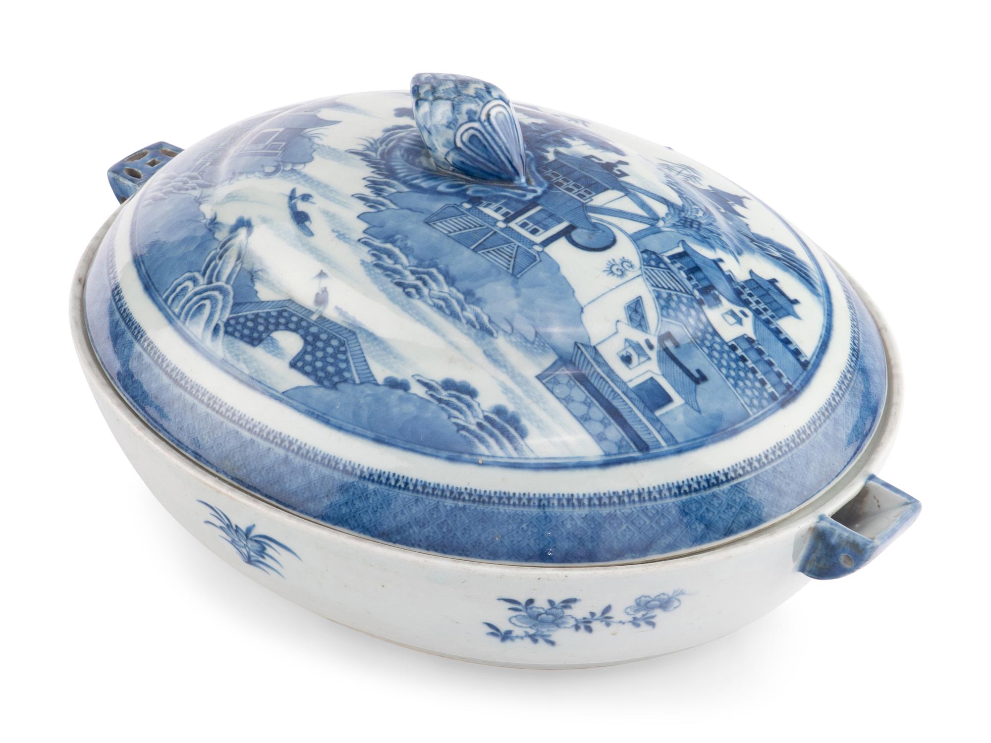 A Canton Export Porcelain Covered Warming Dish