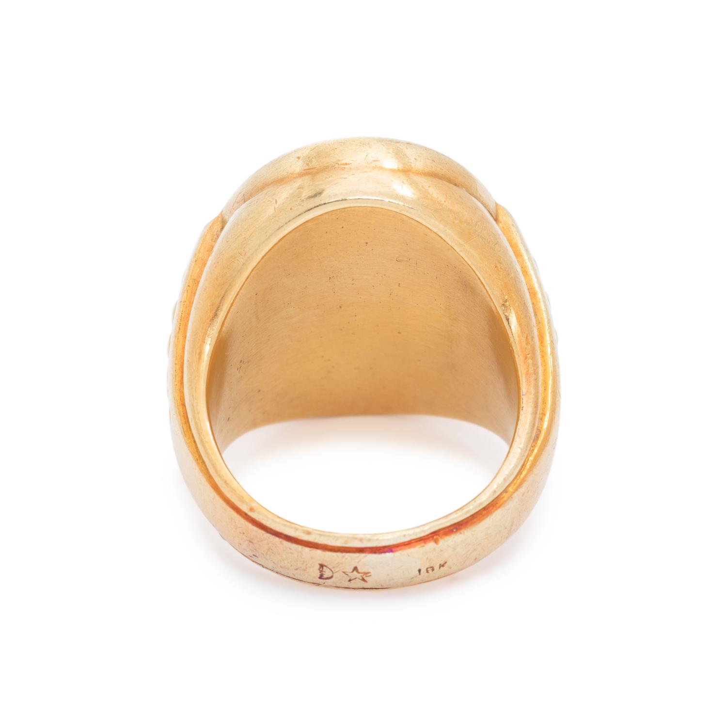 KIESELSTEIN-CORD, YELLOW GOLD AND HARDSTONE INTAGLIO RING