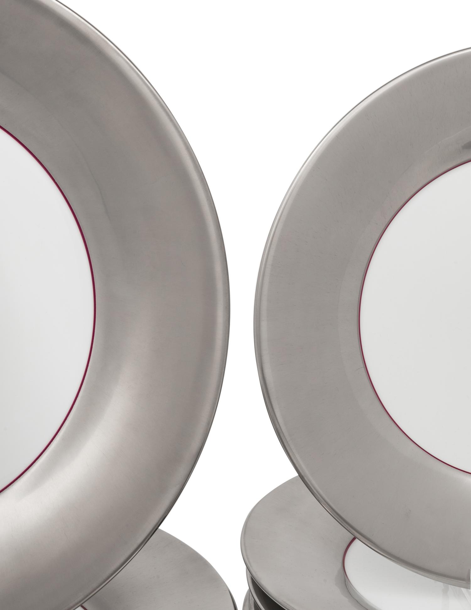 A Hering Berlin Polite Platinum Porcelain Dinner Service