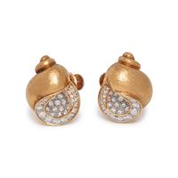 YELLOW GOLD AND DIAMOND SHELL MOTIF EARCLIPS