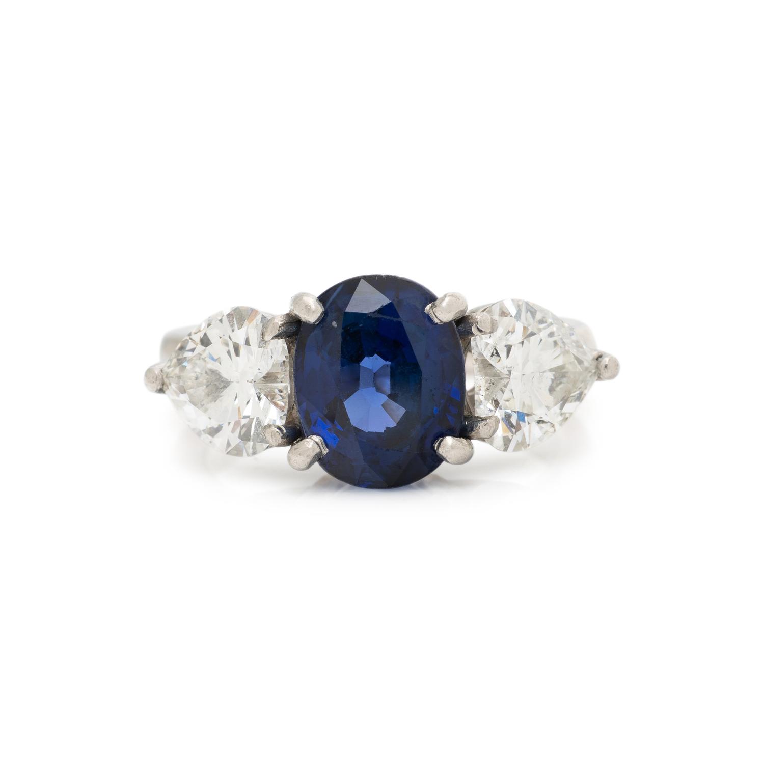 SAPPHIRE AND DIAMOND RING