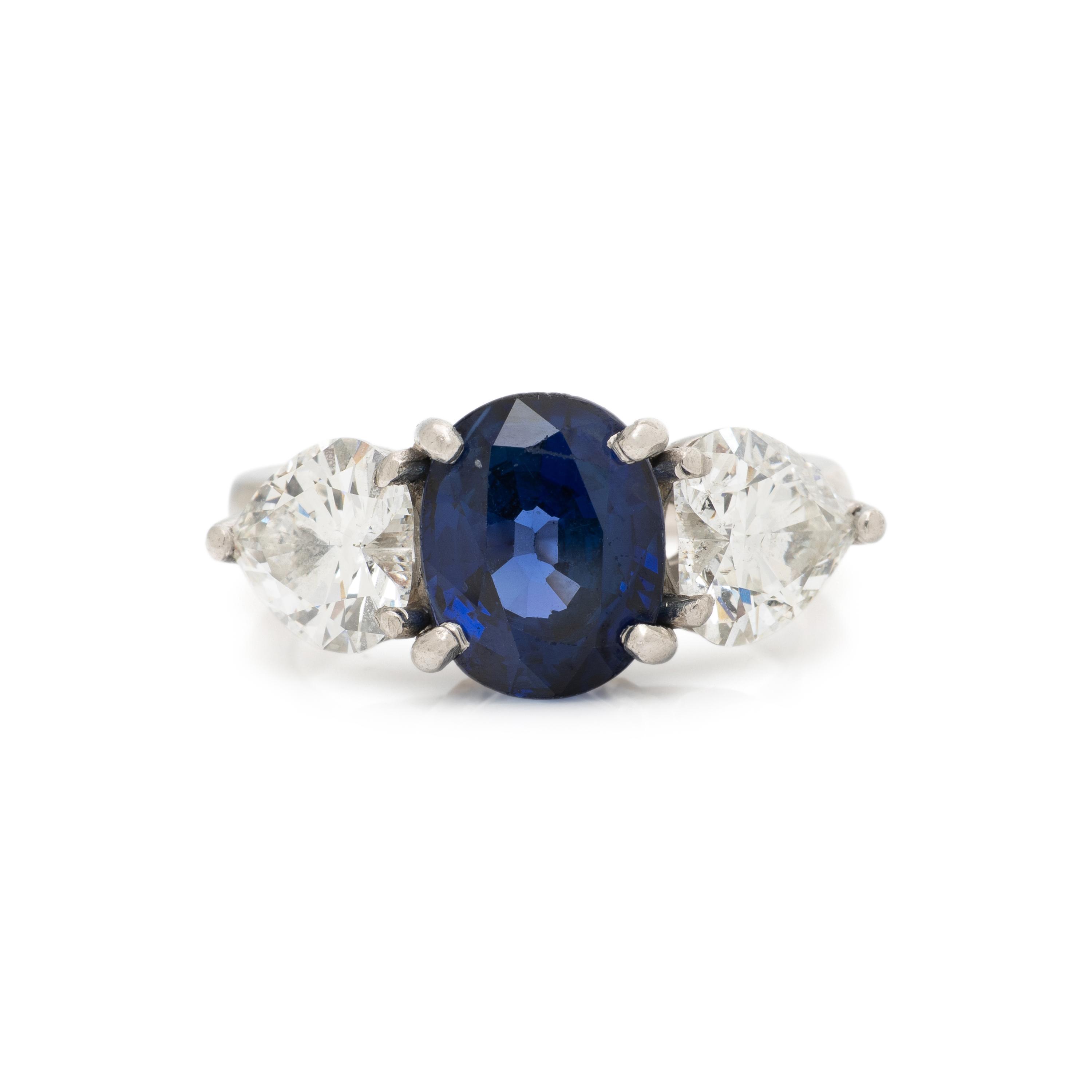 SAPPHIRE AND DIAMOND RING