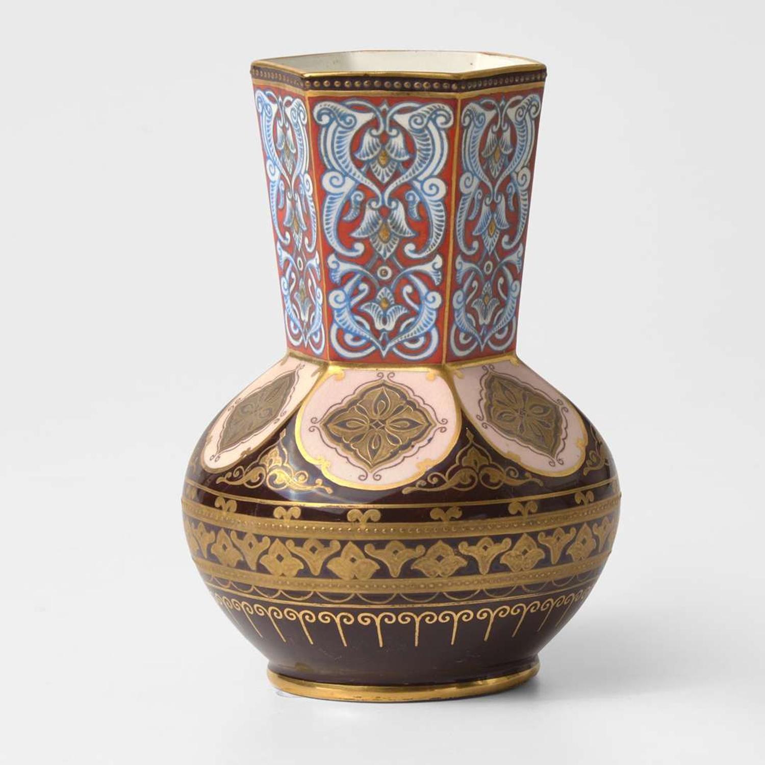 A Wedgwood Aesthetic Period Queensware Vase UK, 1870s