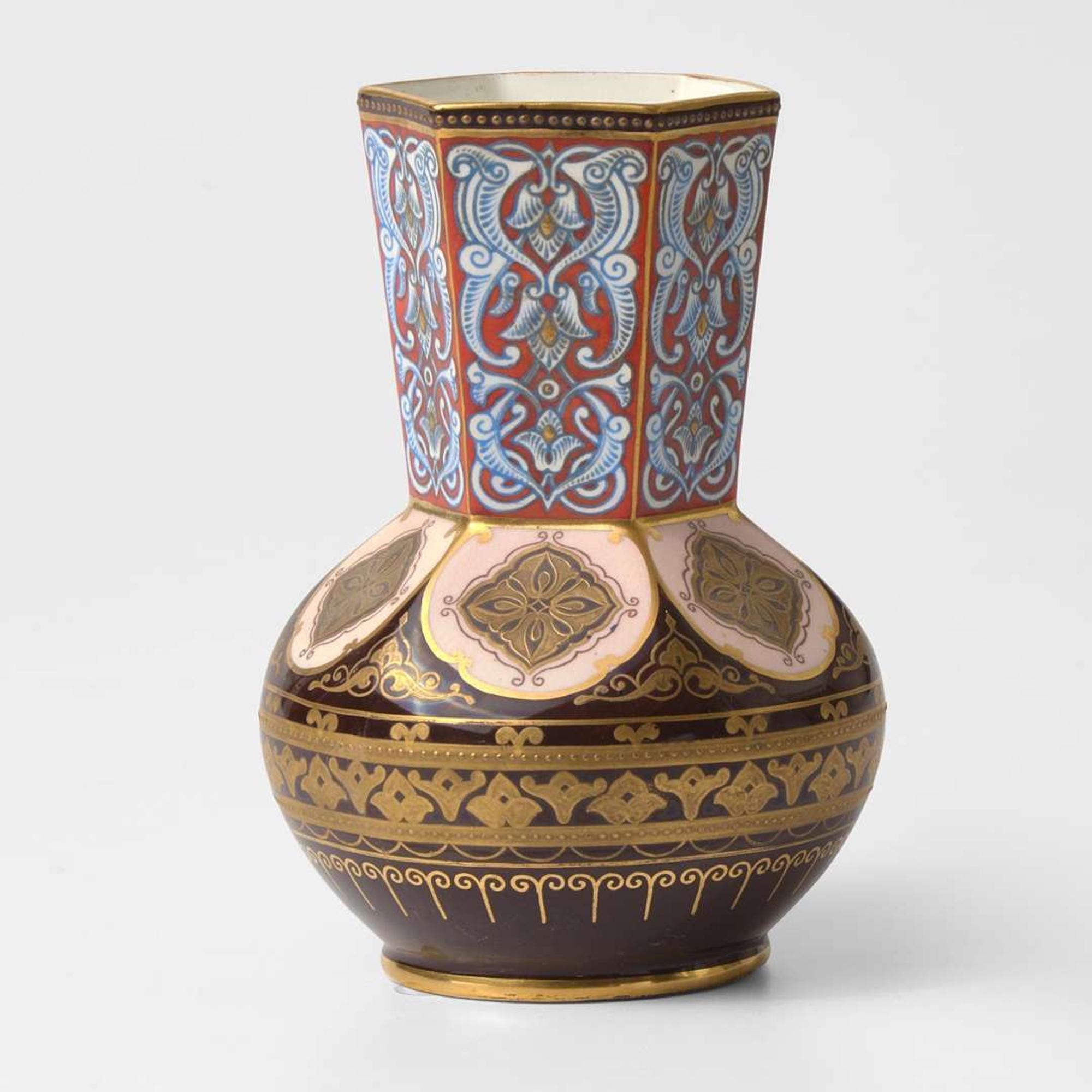 A Wedgwood Aesthetic Period Queensware Vase UK, 1870s
