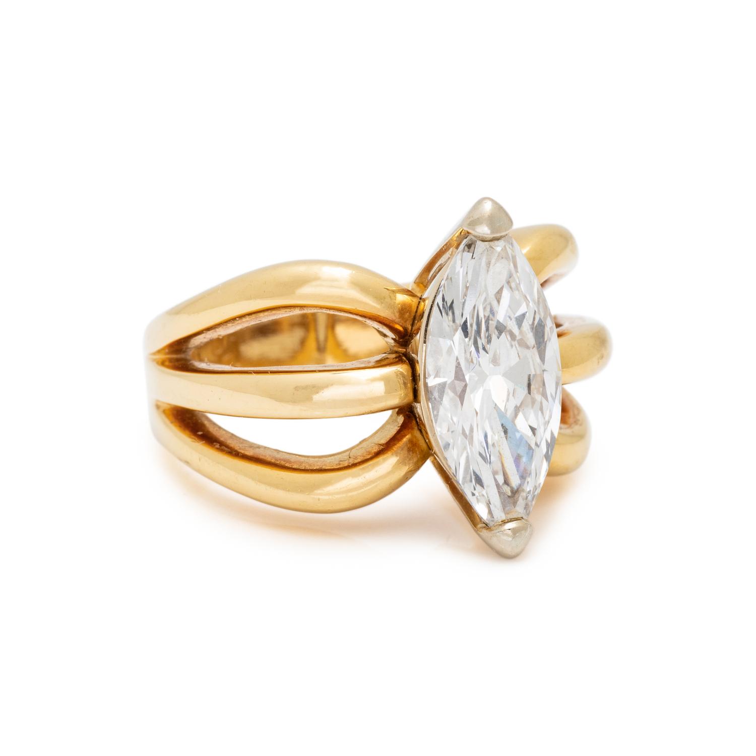 YELLOW GOLD AND TREATED DIAMOND RING