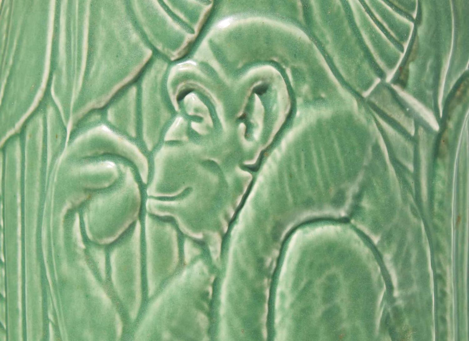 A Wedgwood Queensware Vase, UK, 1932