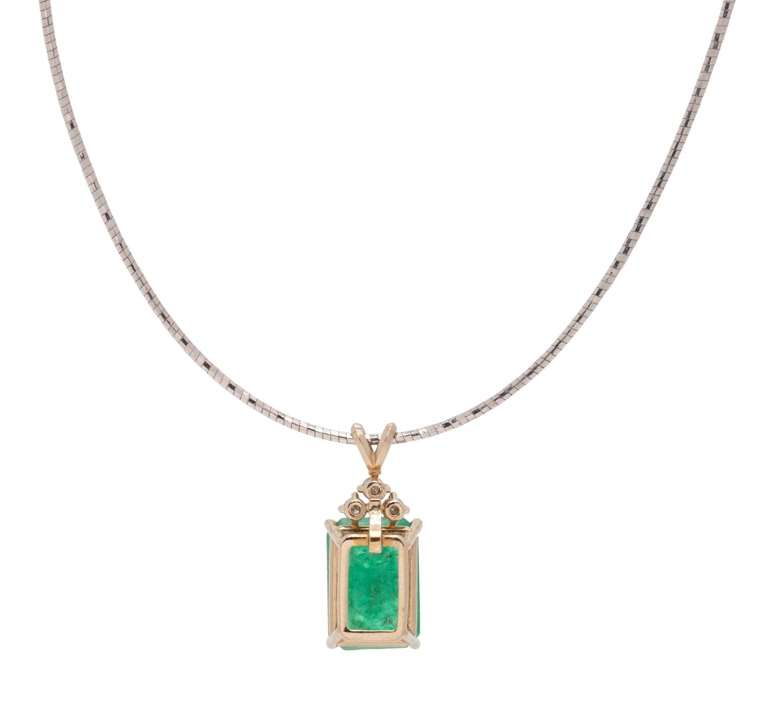 EMERALD AND DIAMOND PENDANT/NECKLACE
