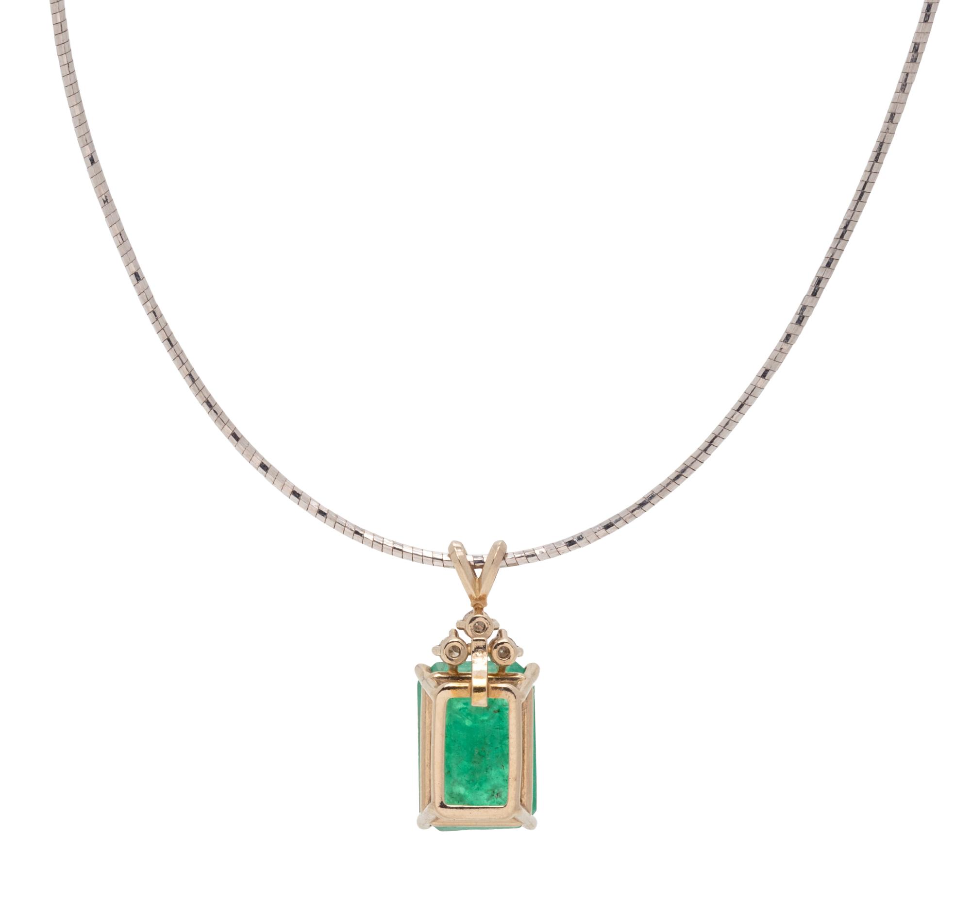 EMERALD AND DIAMOND PENDANT/NECKLACE