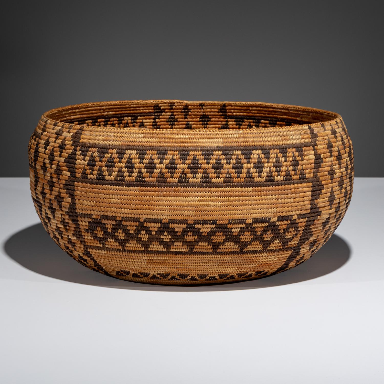 Exceptional Mono Basket, with Rattlesnake Bands