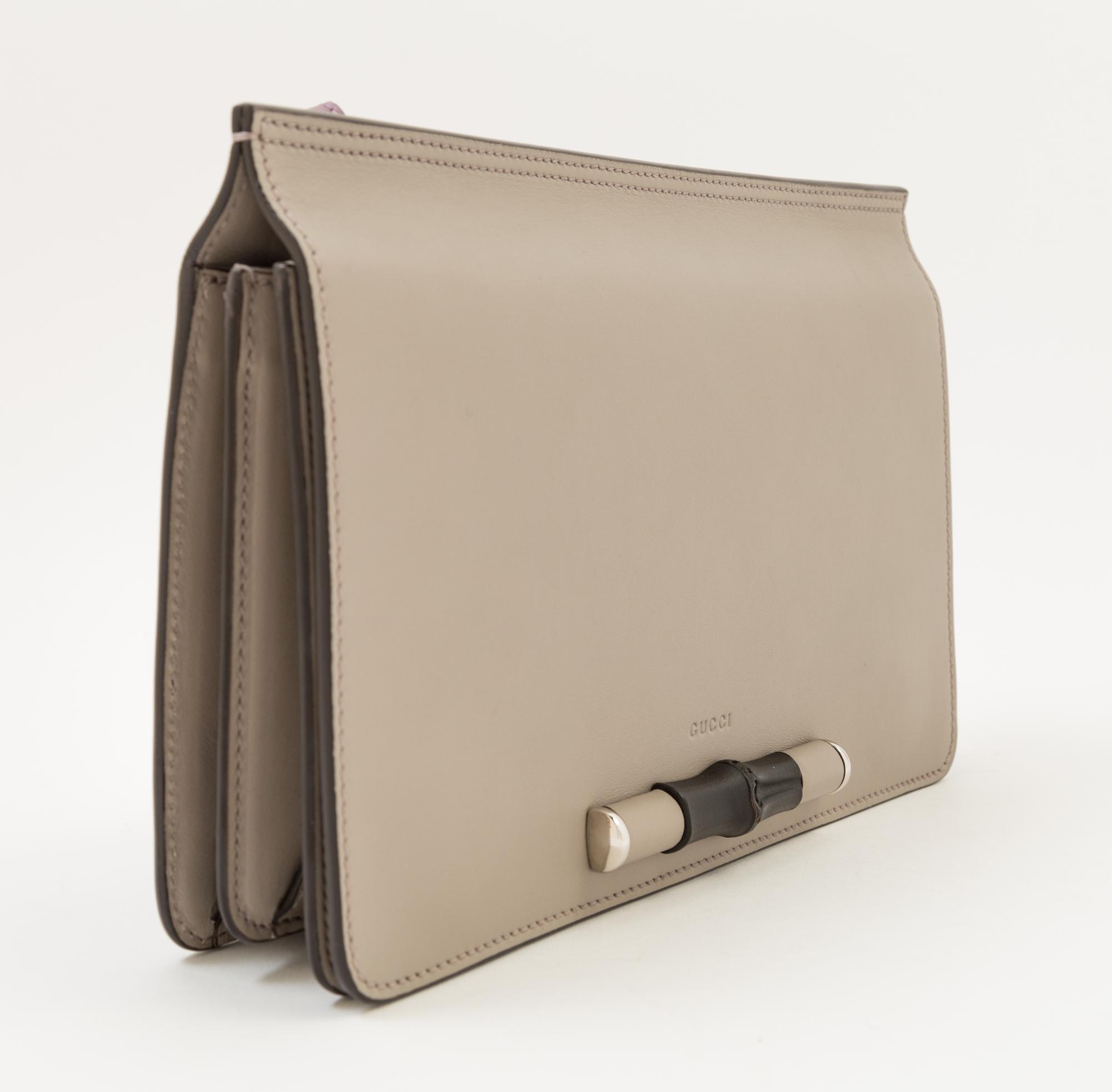 A Gucci Grey Leather Shoulder Bag, 11.75" x 7.5" x 1.5"; Strap drop: 15".