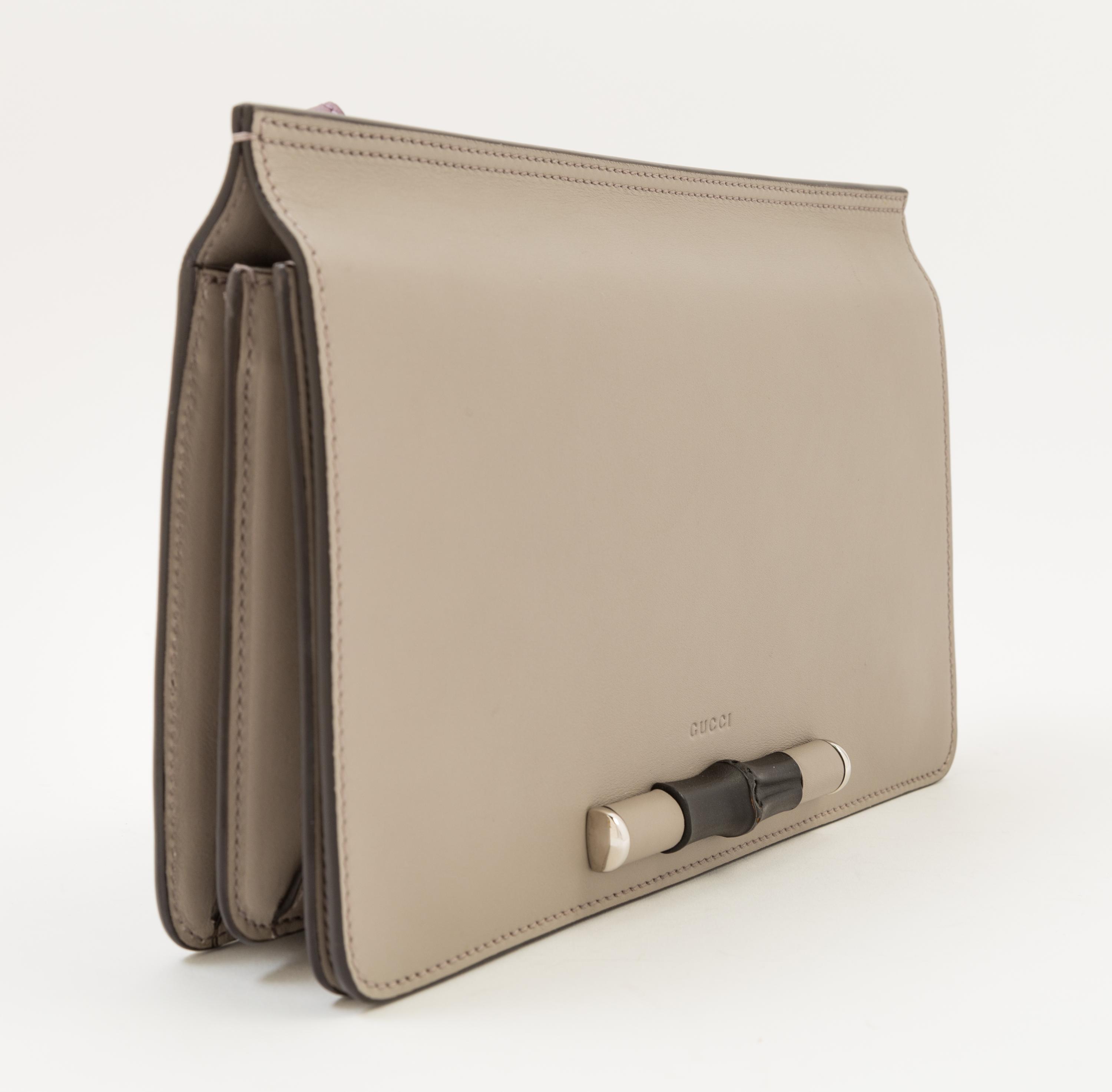 A Gucci Grey Leather Shoulder Bag, 11.75" x 7.5" x 1.5"; Strap drop: 15".