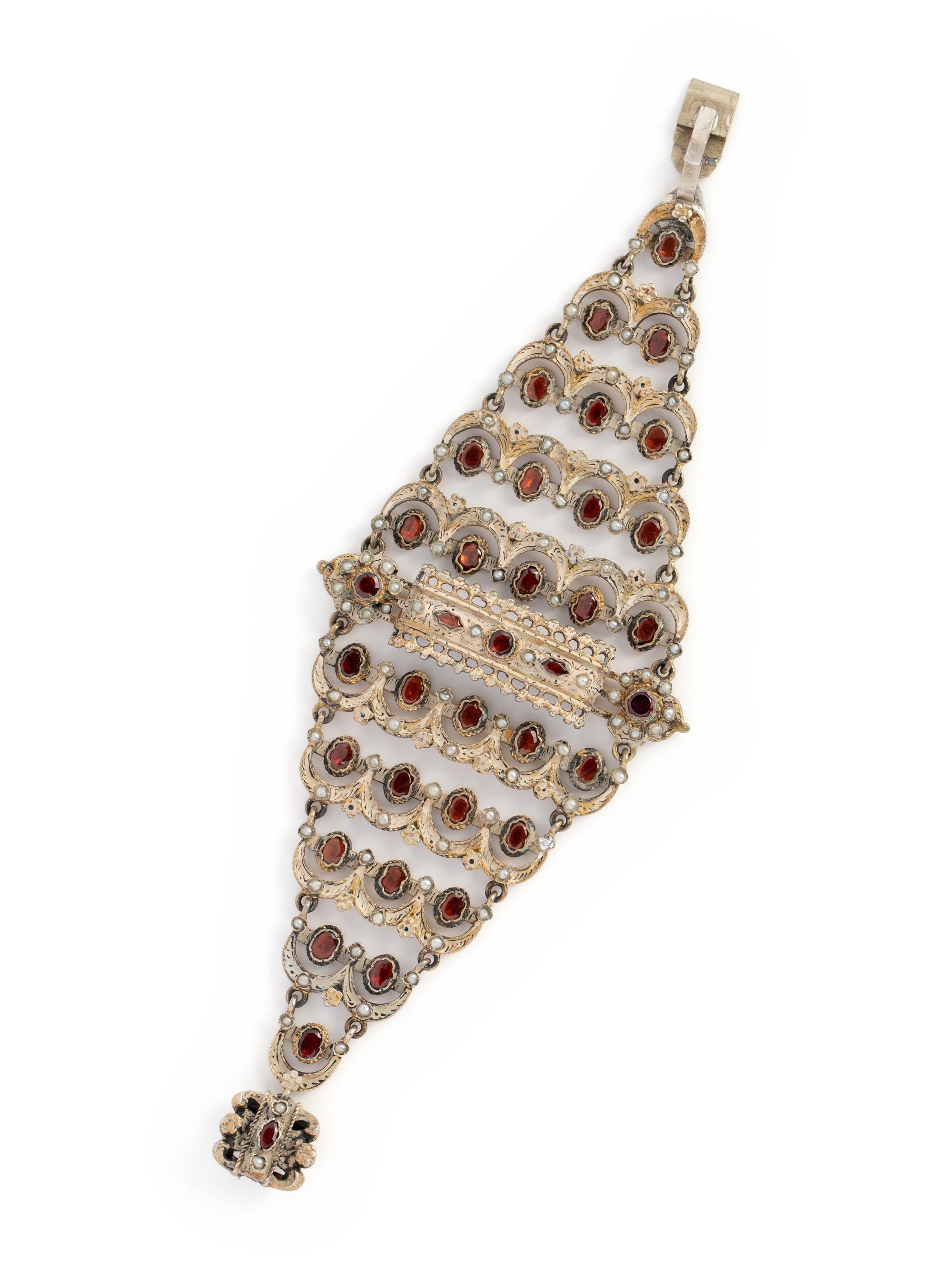 ANTIQUE, ENAMEL, SEED PEARL AND GARNET BRACELET