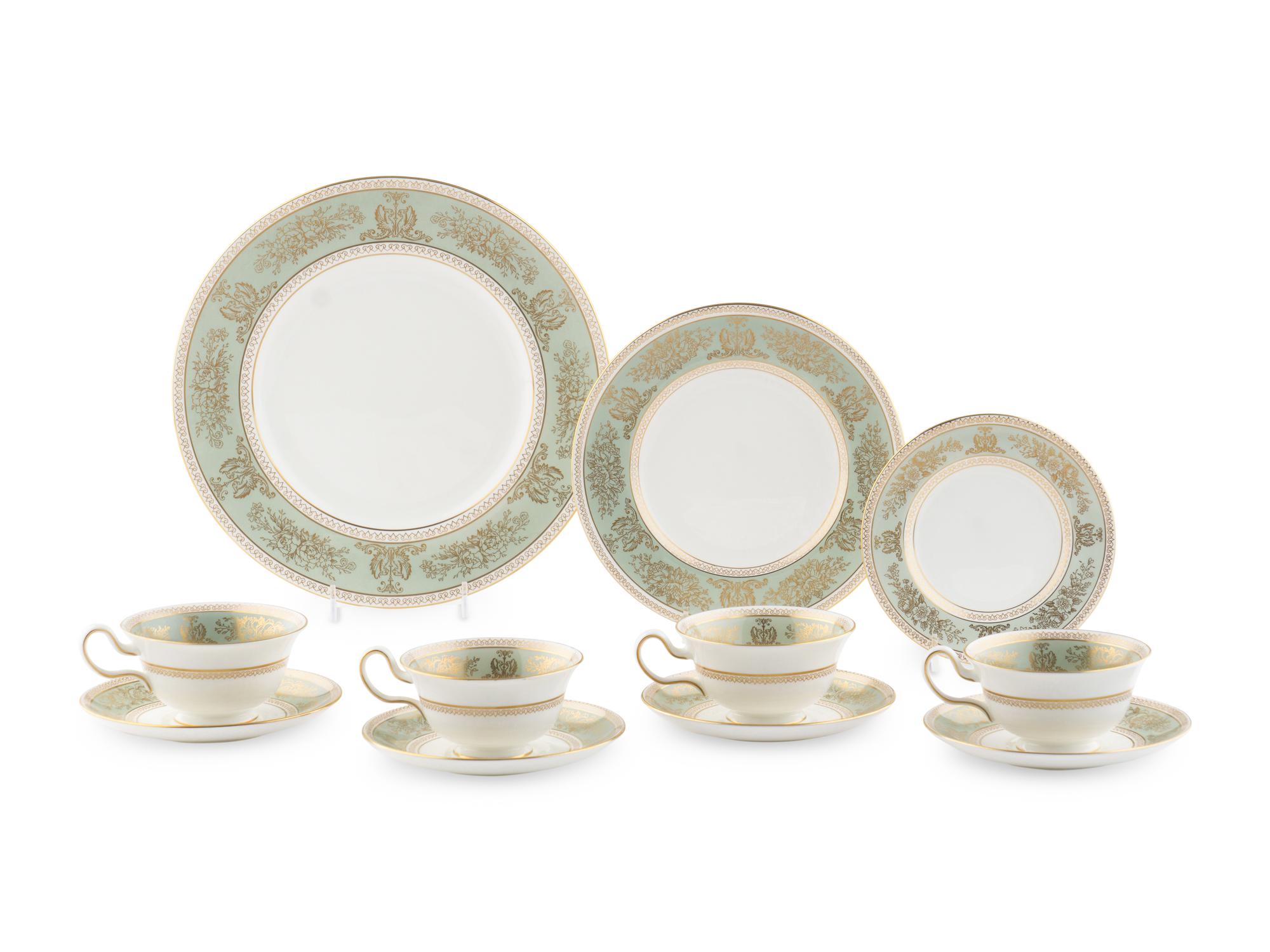 A Wedgwood Gold Columbia Porcelain Dinner Service