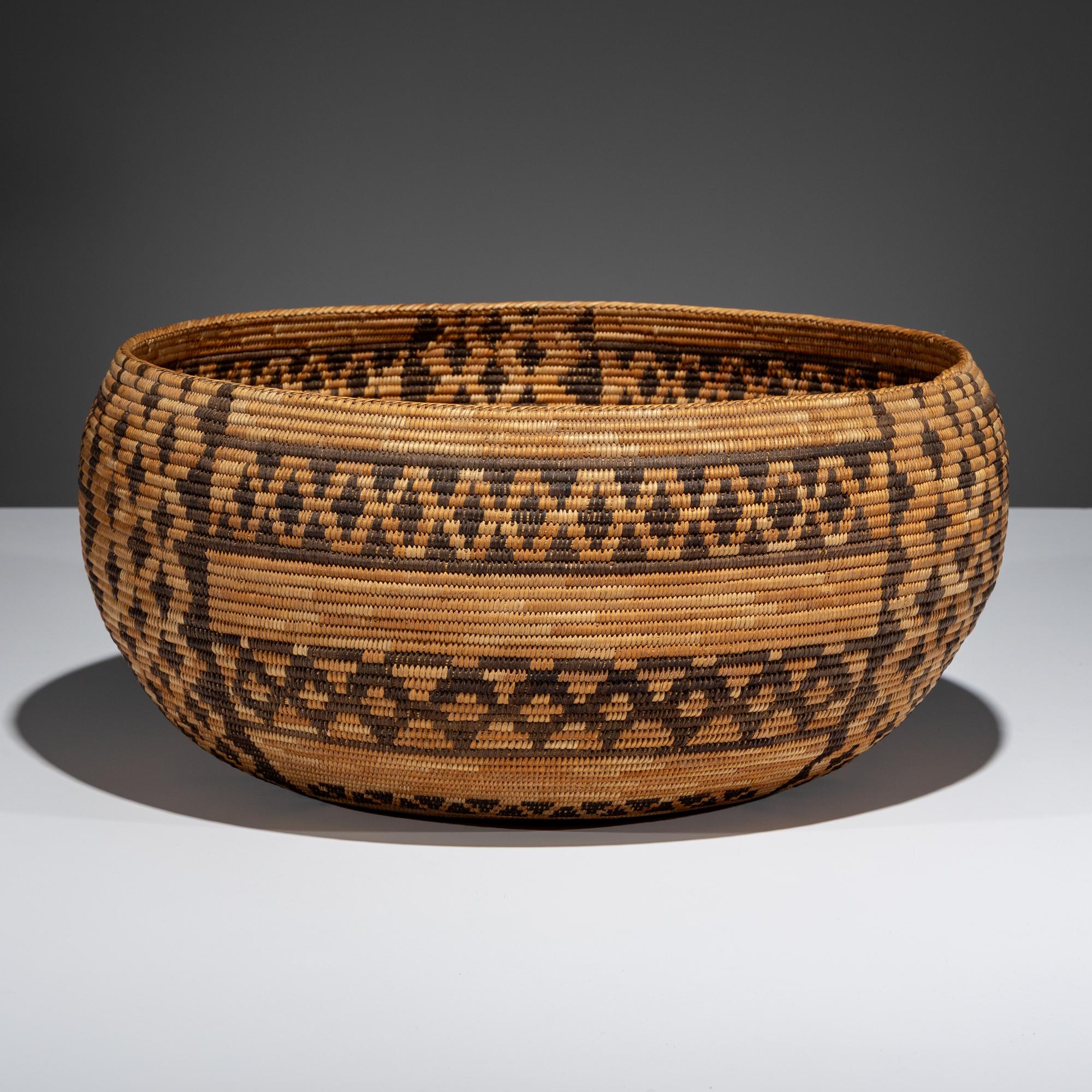 Exceptional Mono Basket, with Rattlesnake Bands