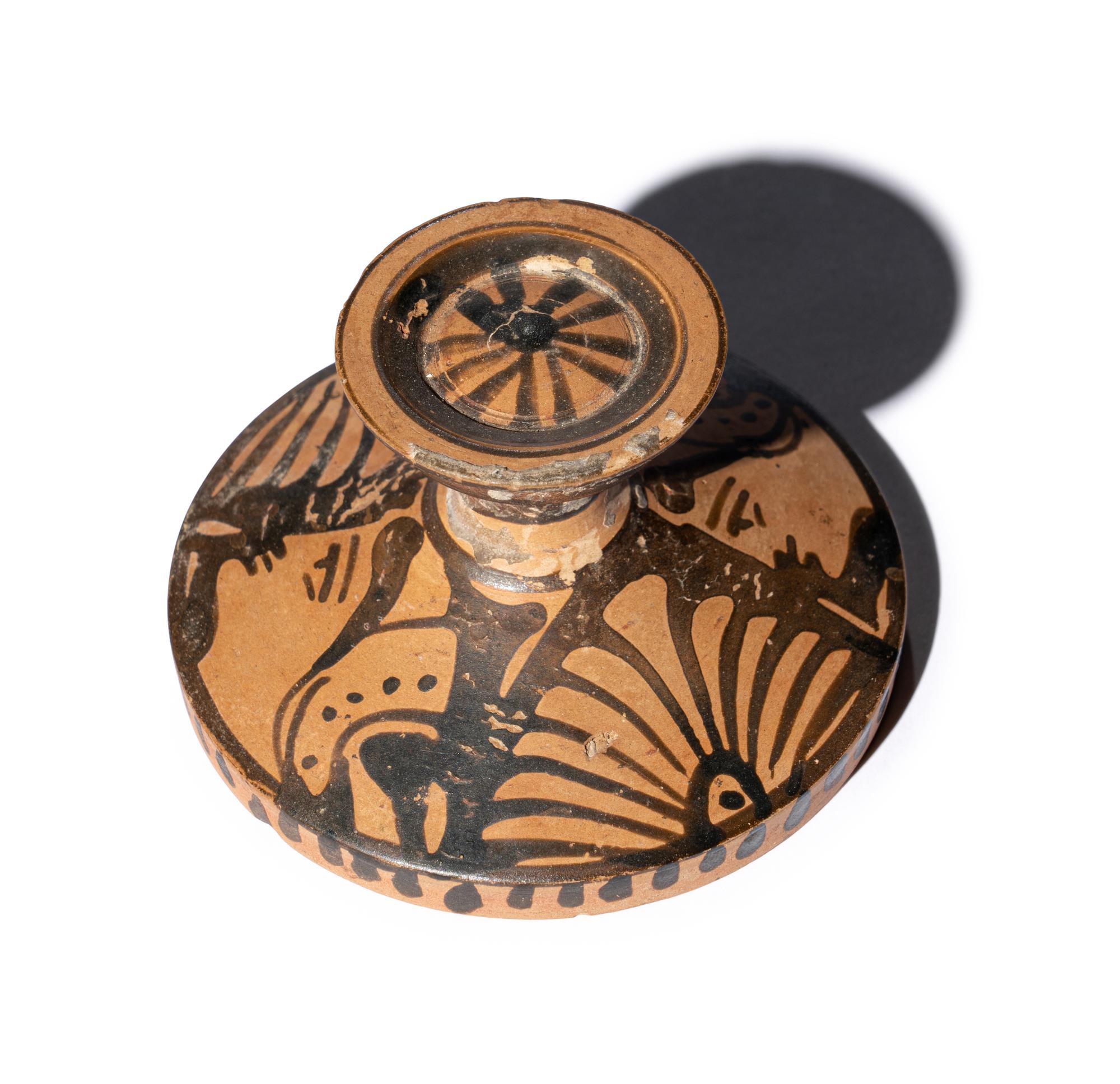 An Apulian Red-Figured Lekanis