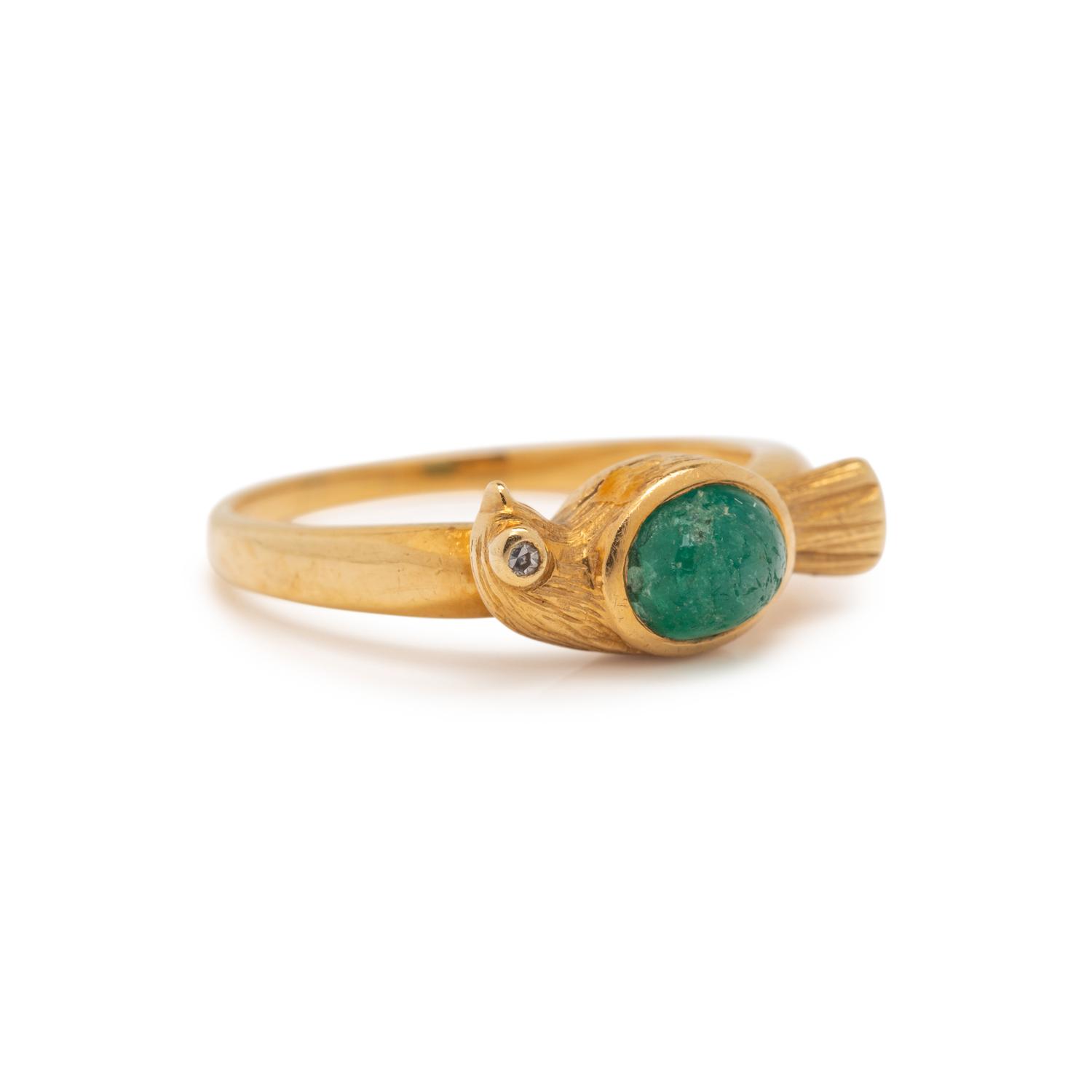 JULIUS COHEN, YELLOW GOLD, DIAMOND AND EMERALD RING