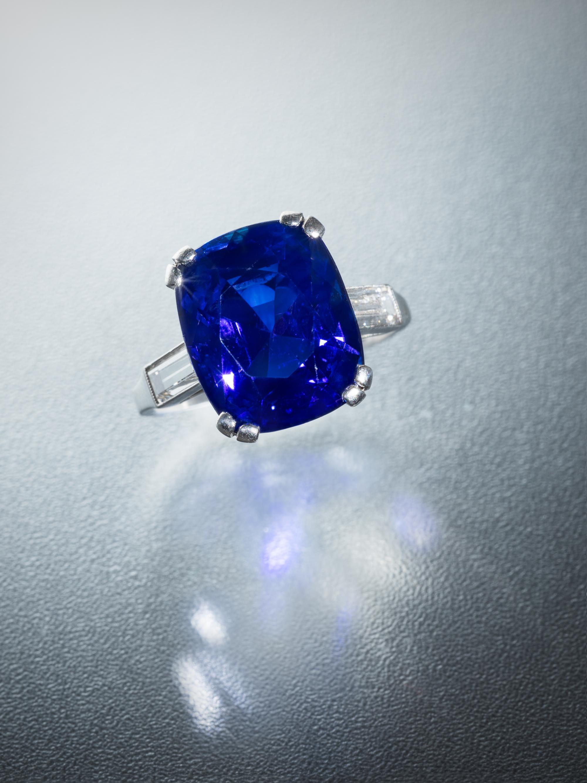 AN IMPORTANT KASHMIR UNHEATED SAPPHIRE AND DIAMOND RING