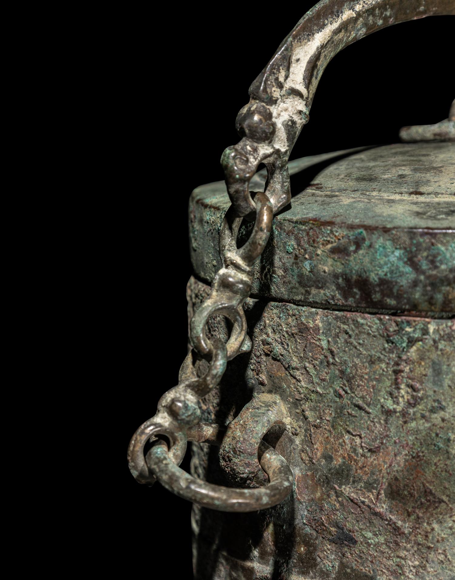 A Chinese Archaic Bronze Handled Xing and Cover, Han Dynasty 漢 青銅鋞