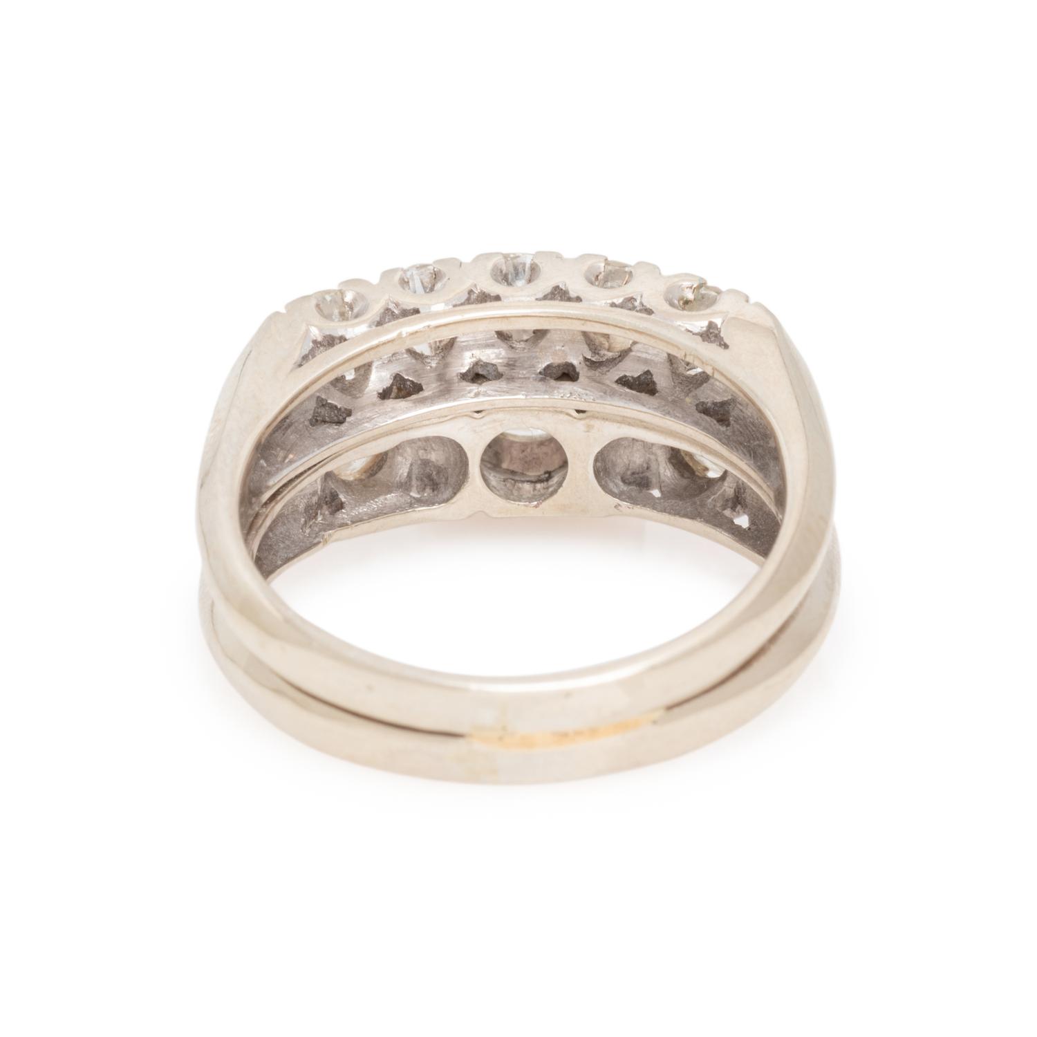WHITE GOLD AND DIAMOND RING