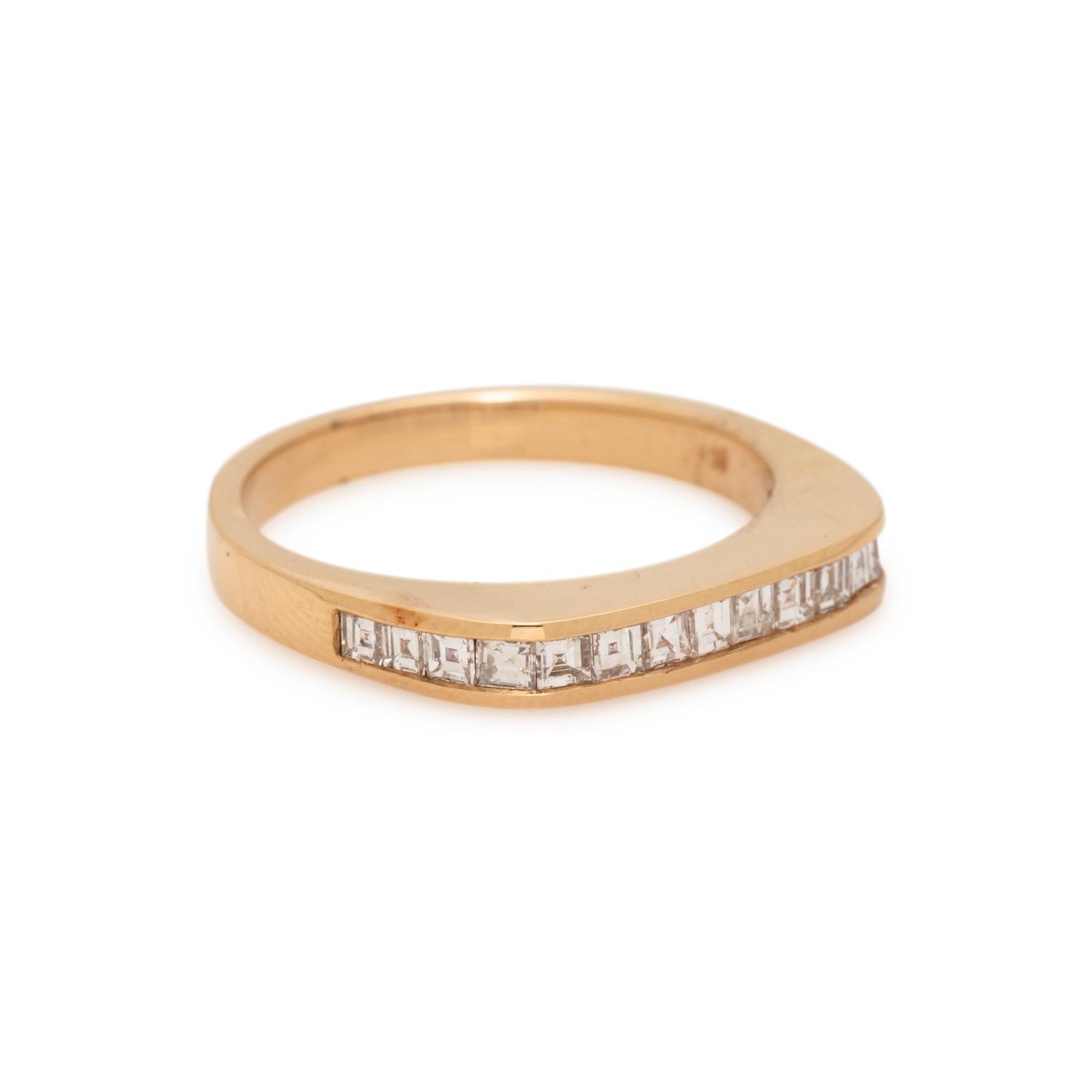 YELLOW GOLD AND DIAMOND RING