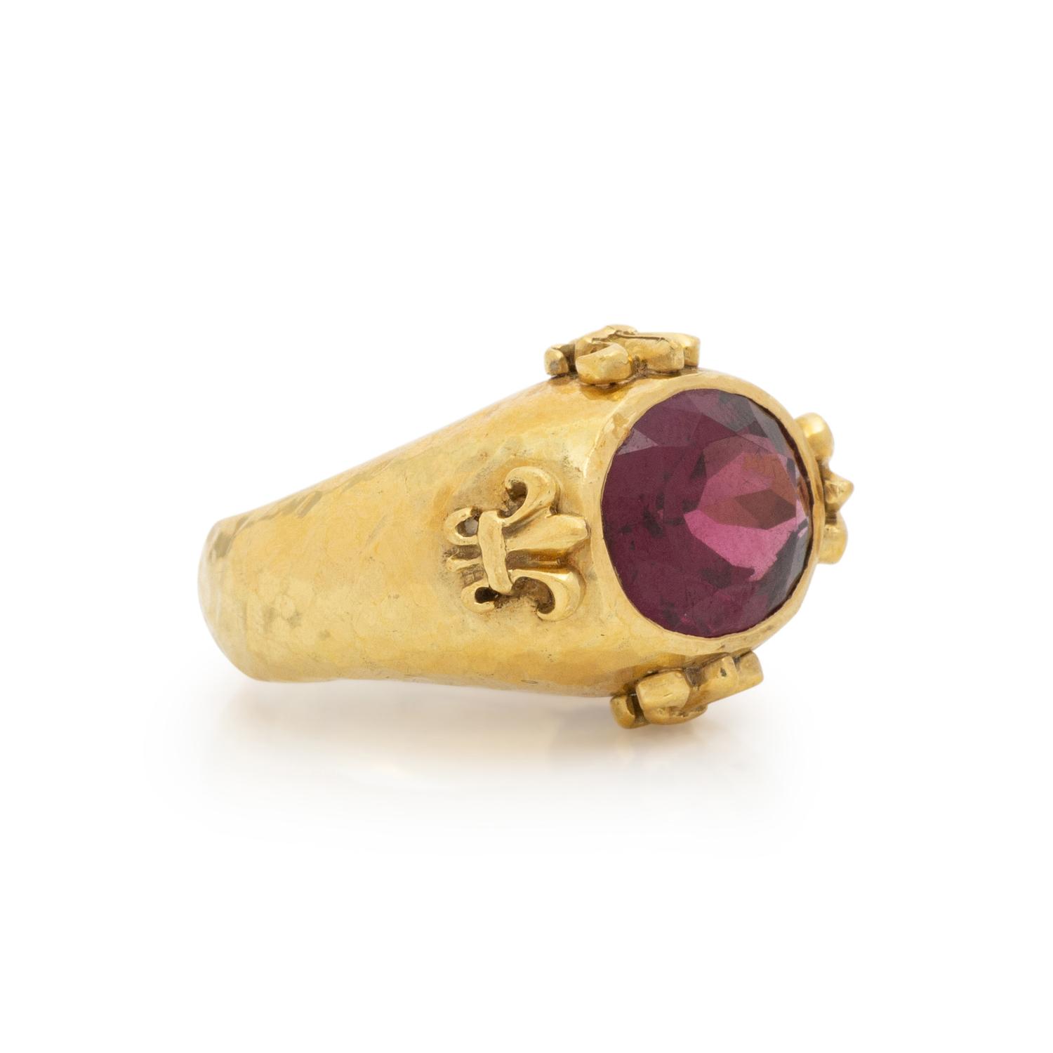 MAZ, YELLOW GOLD AND GARNET RING