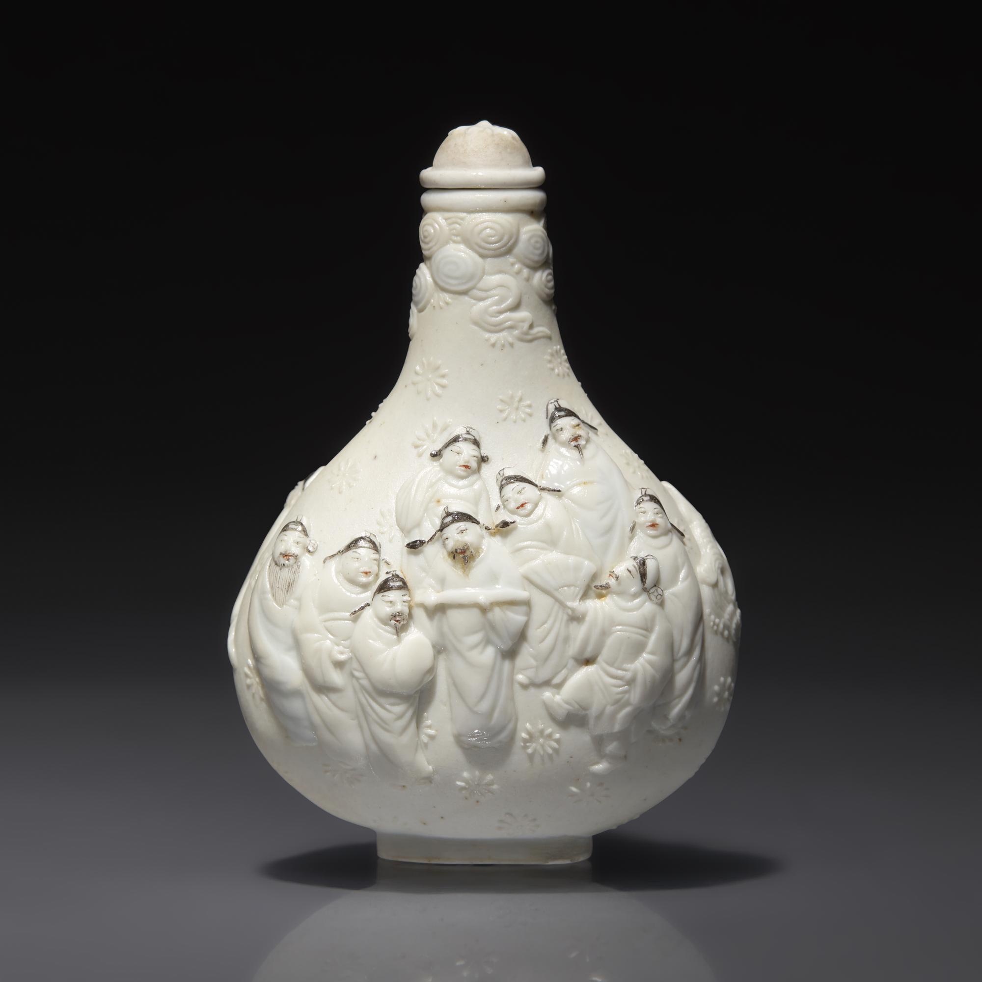 A Chinese Molded Porcelain Snuff Bottle, Qing Dynasty, Daoguang Period, Circa 1821-1850 — 1821-1850年 瓷胎模印十八學士圖鼻煙壺