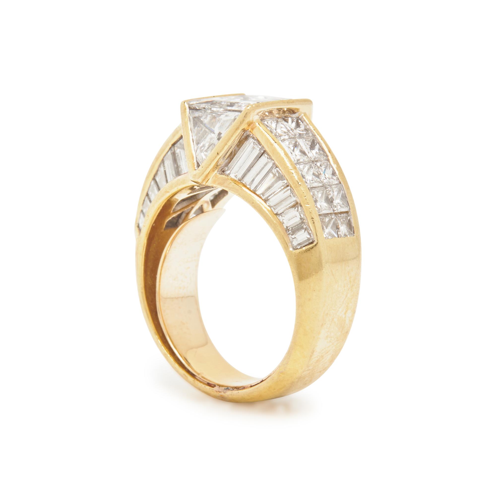 YELLOW GOLD AND DIAMOND RING