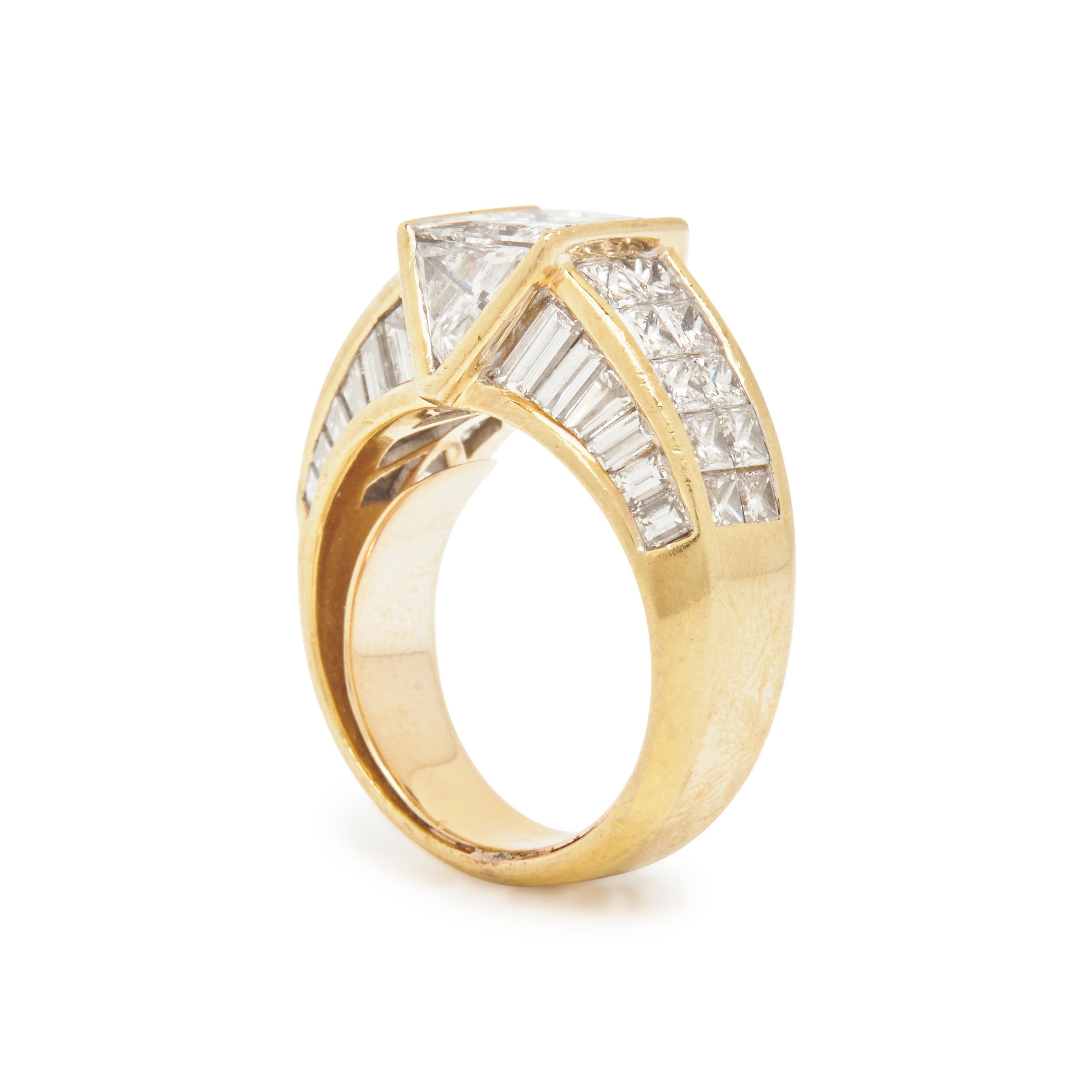 YELLOW GOLD AND DIAMOND RING