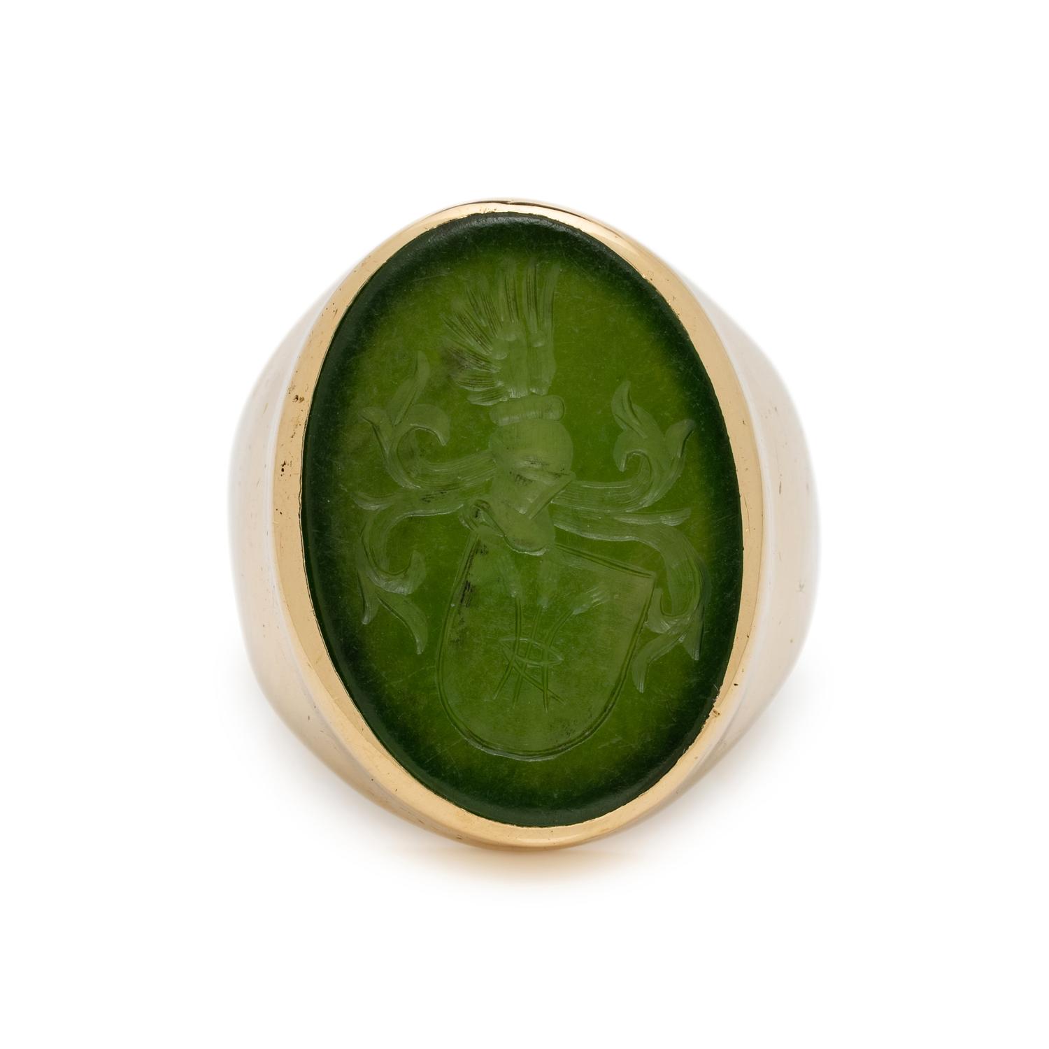 YELLOW GOLD AND NEPHRITE INTAGLIO RING