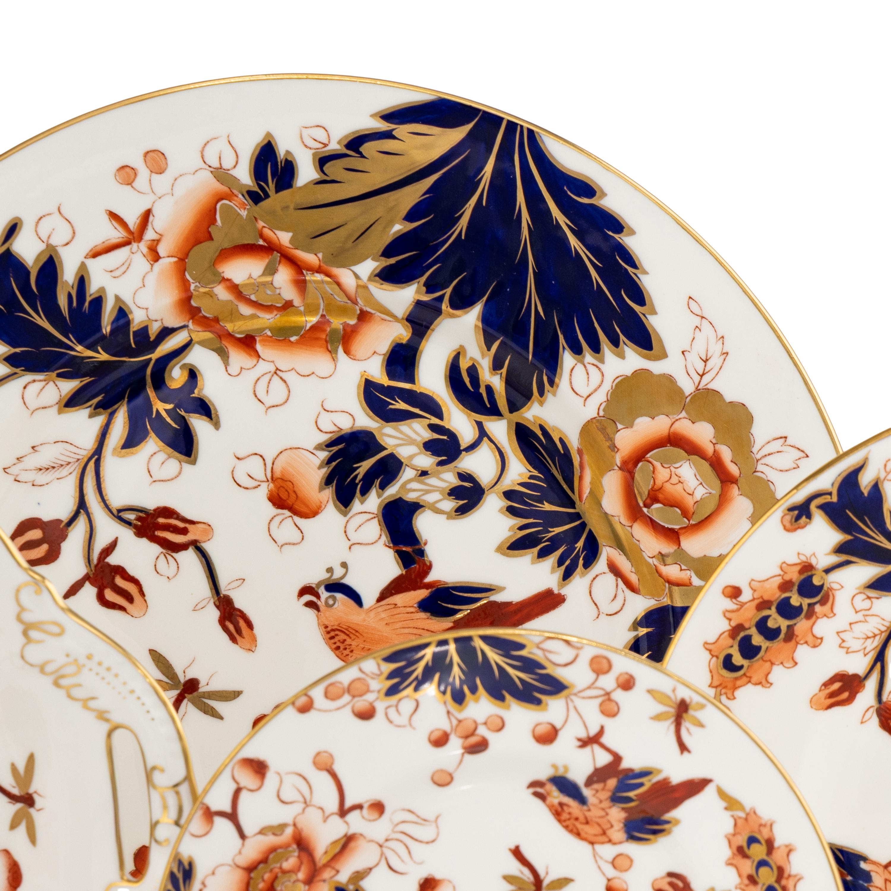 A Coalport Hong Kong Porcelain Dinner Service