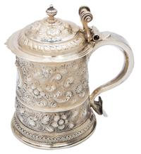 A Queen Anne Silver Tankard, London, 1706, having repousse floral and shell decoration and a triple scroll thumb piece, maker's mark il