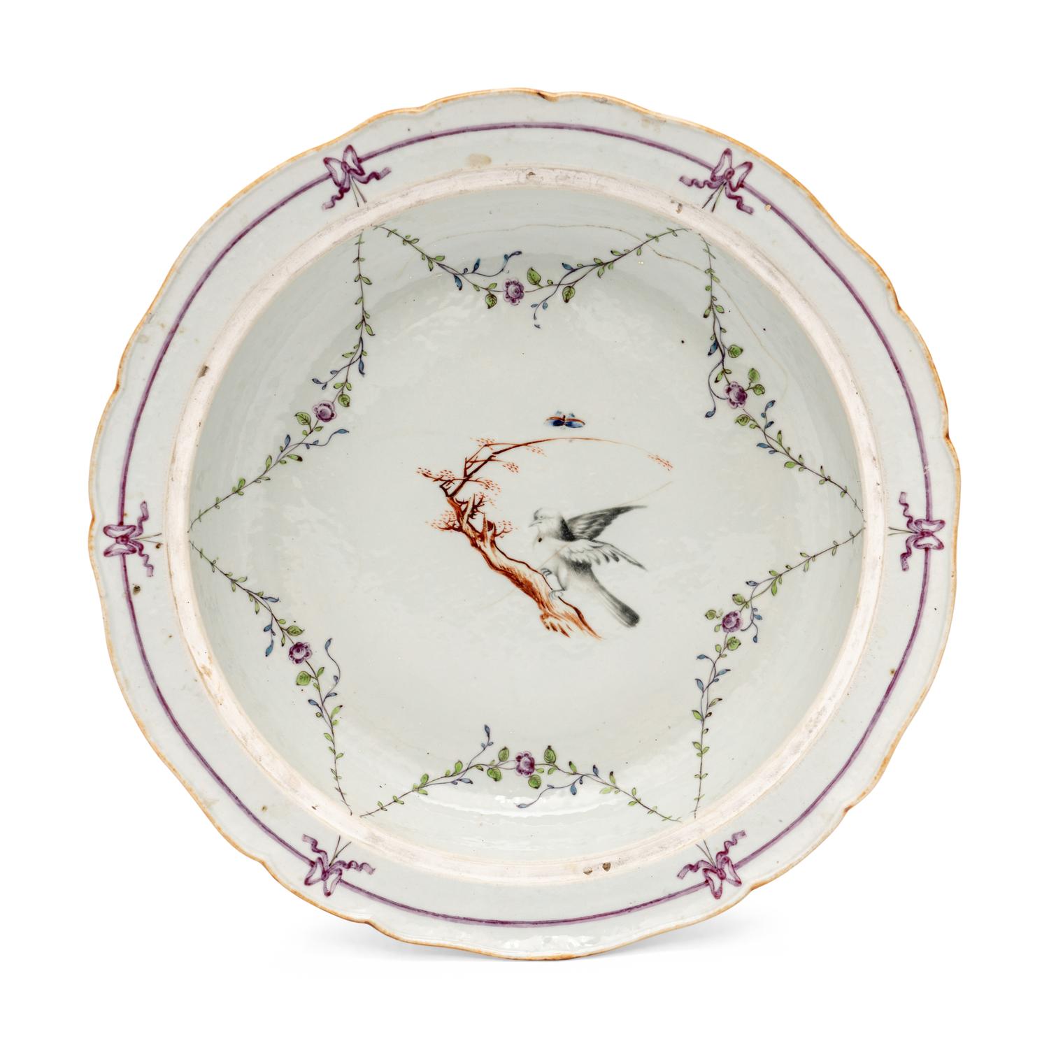 A Chinese Export Porcelain Entrée Dish and Cover