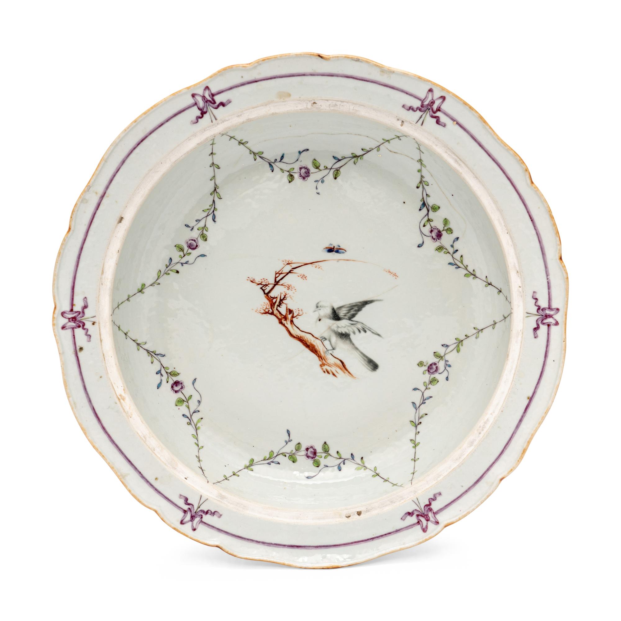 A Chinese Export Porcelain Entrée Dish and Cover